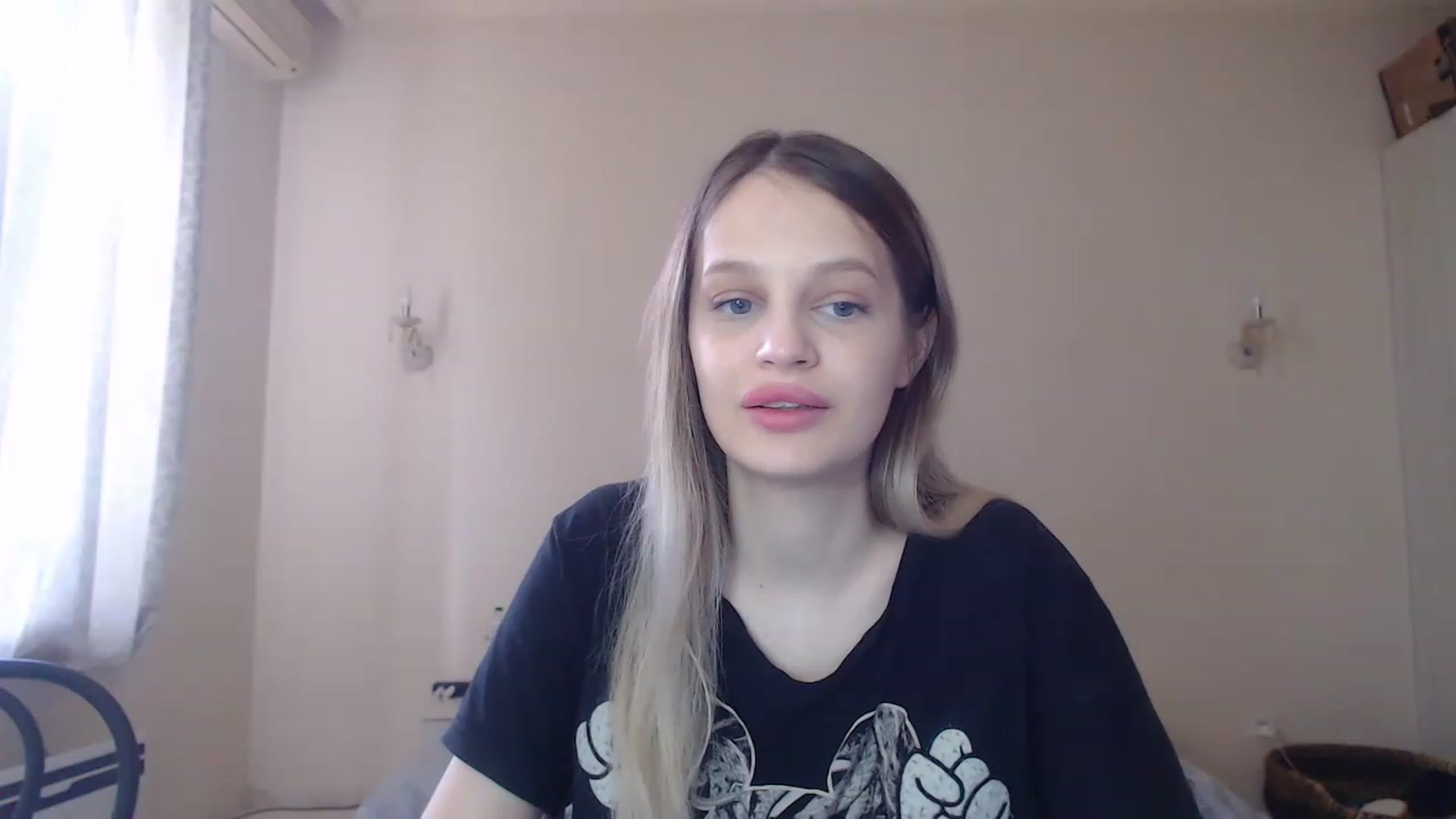 Gallery image thumbnail from Lola_vi's myfreecams stream on, 05/28/2023, 10:58 image 6 of 20