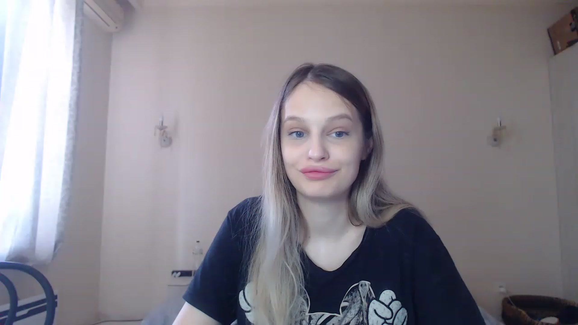 Gallery image thumbnail from Lola_vi's myfreecams stream on, 05/28/2023, 10:58 image 12 of 20