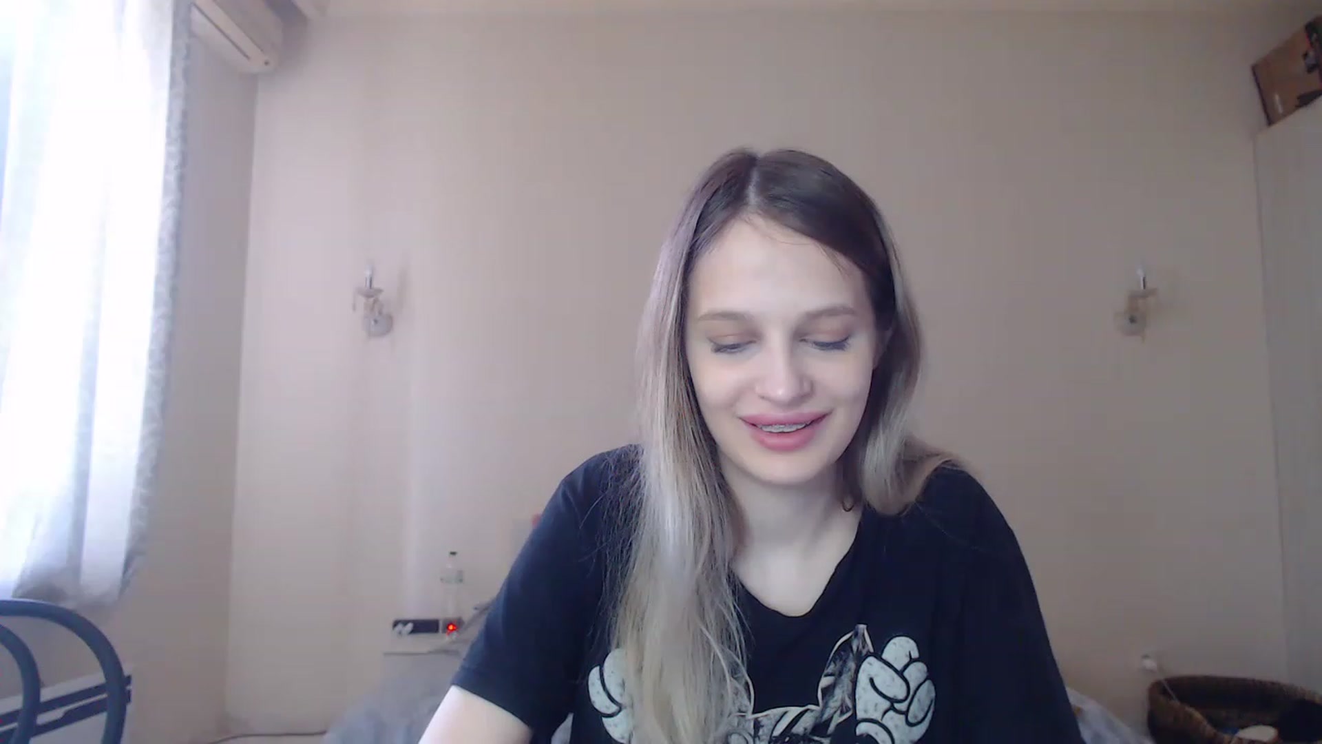 Gallery image thumbnail from Lola_vi's myfreecams stream on, 05/28/2023, 10:58 image 11 of 20