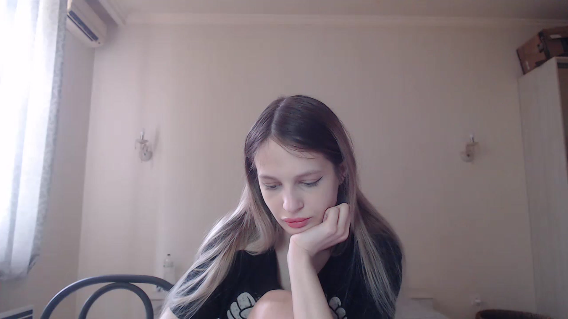Gallery image thumbnail from Lola_vi's myfreecams stream on, 05/30/2023, 10:51 image 12 of 20