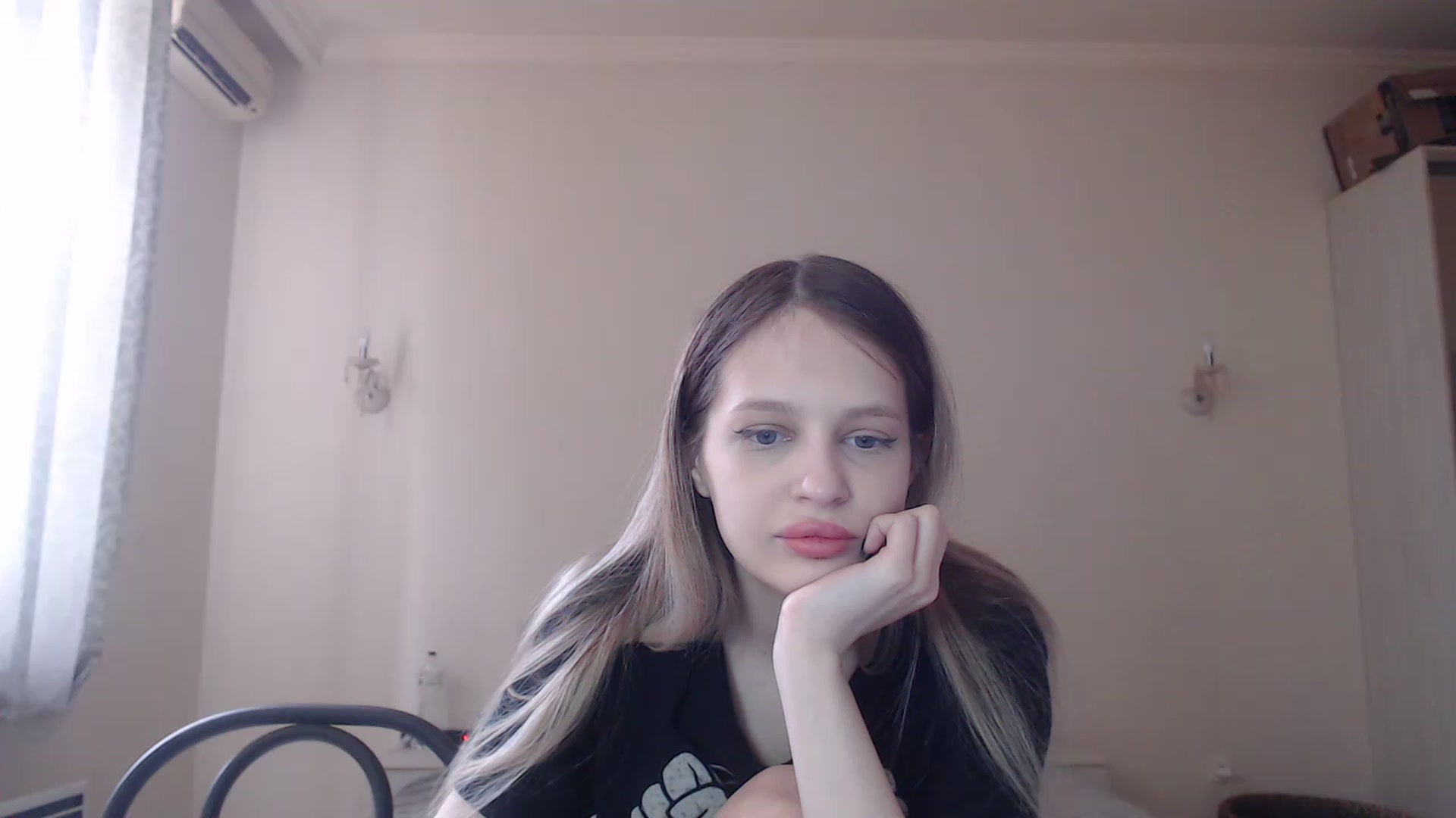 Gallery image thumbnail from Lola_vi's myfreecams stream on, 05/30/2023, 10:51 image 11 of 20