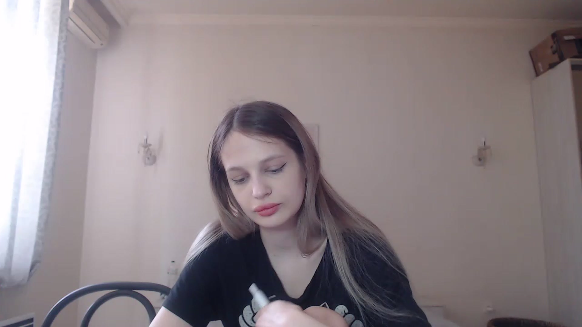 Gallery image thumbnail from Lola_vi's myfreecams stream on, 05/30/2023, 10:51 image 18 of 20