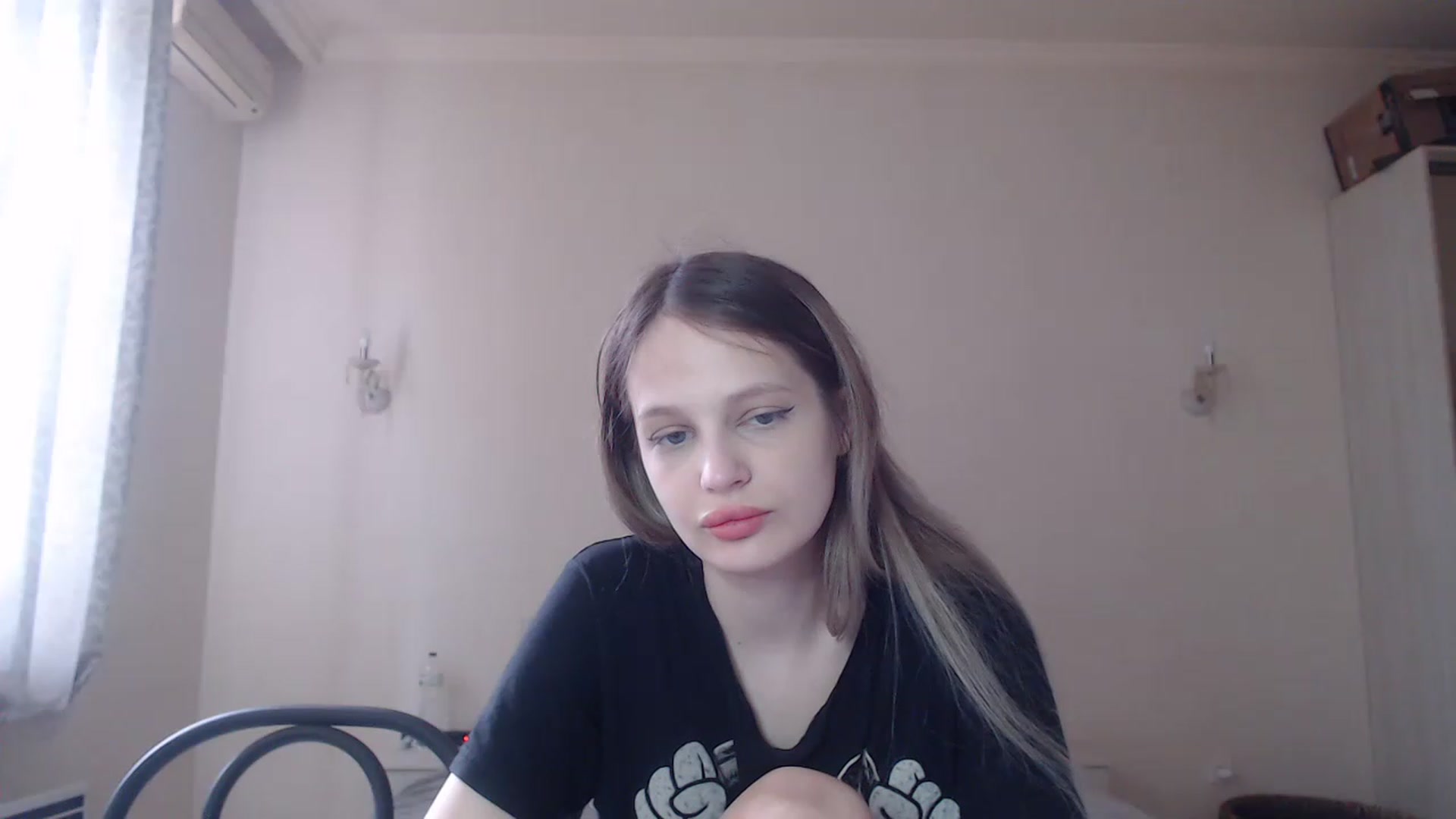 Gallery image thumbnail from Lola_vi's myfreecams stream on, 05/30/2023, 10:51 image 14 of 20