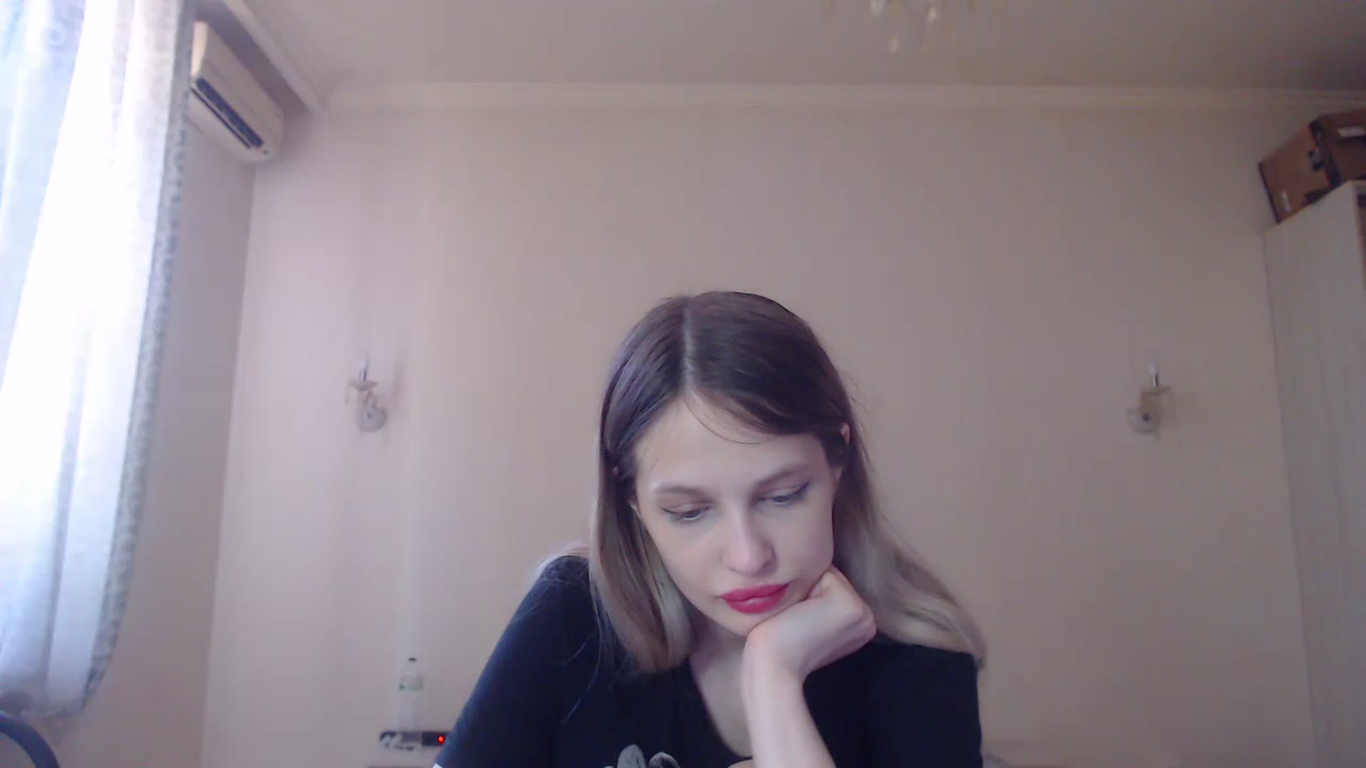 Gallery image thumbnail from Lola_vi's myfreecams stream on, 06/02/2023, 10:45 image 15 of 20