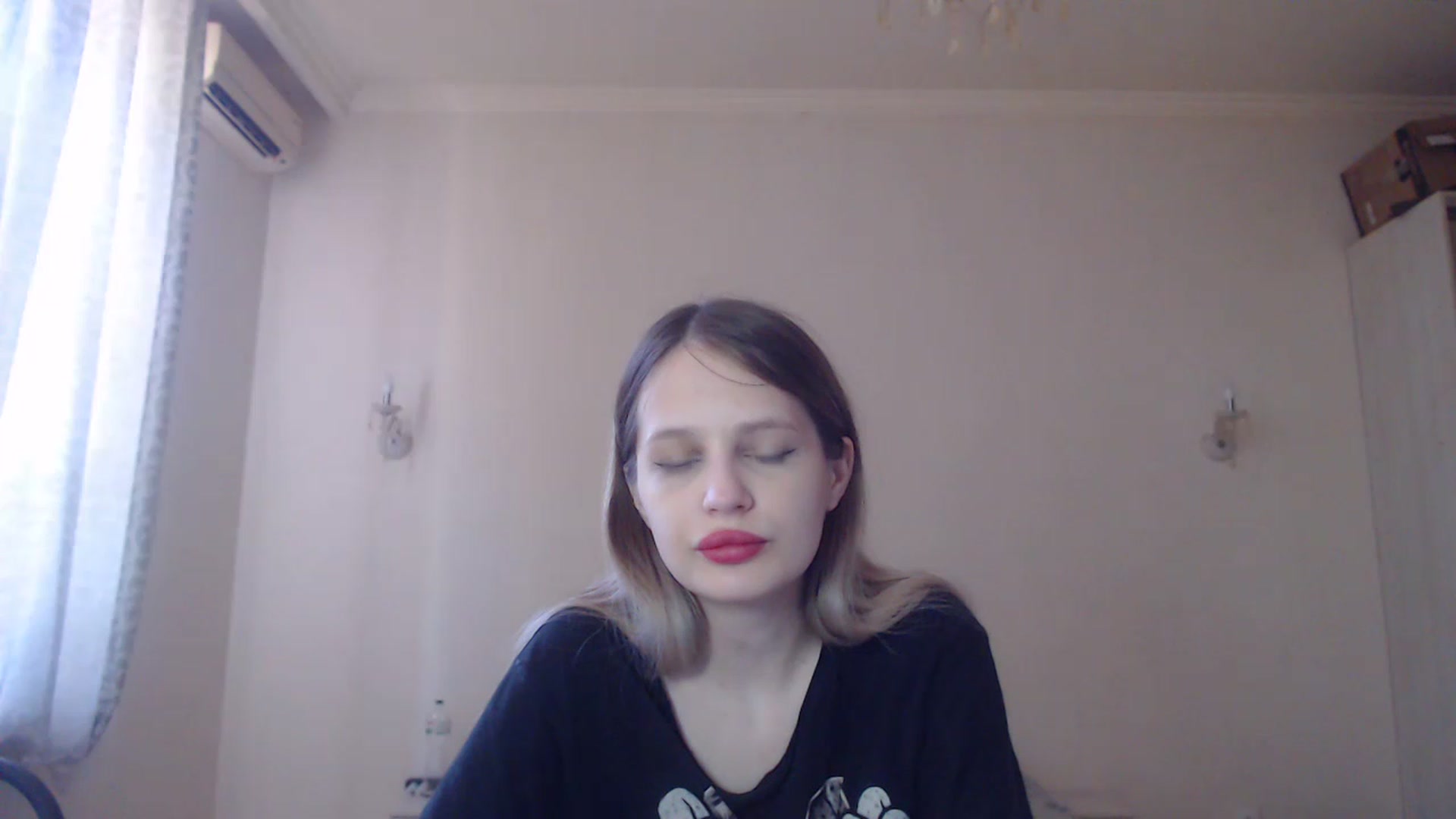 Gallery image thumbnail from Lola_vi's myfreecams stream on, 06/02/2023, 10:45 image 5 of 20