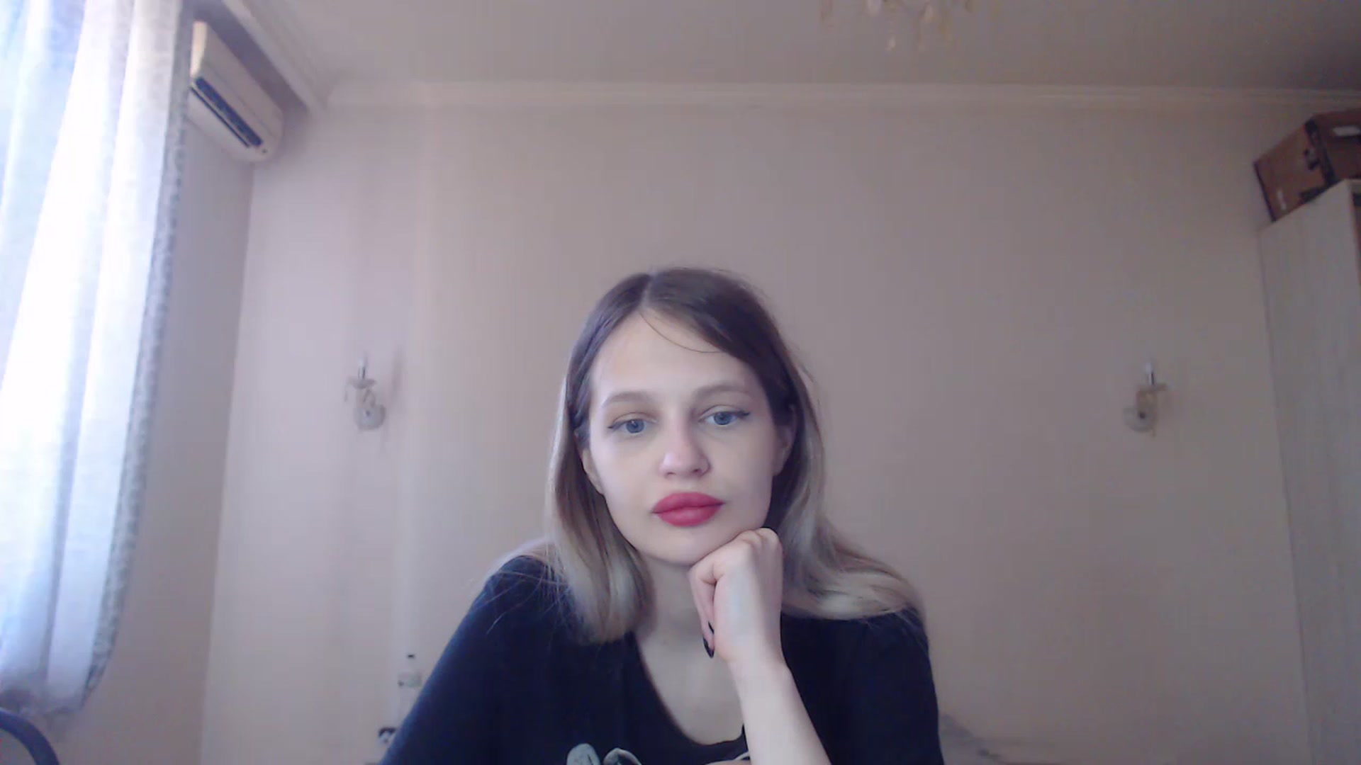 Gallery image thumbnail from Lola_vi's myfreecams stream on, 06/02/2023, 10:45 image 12 of 20