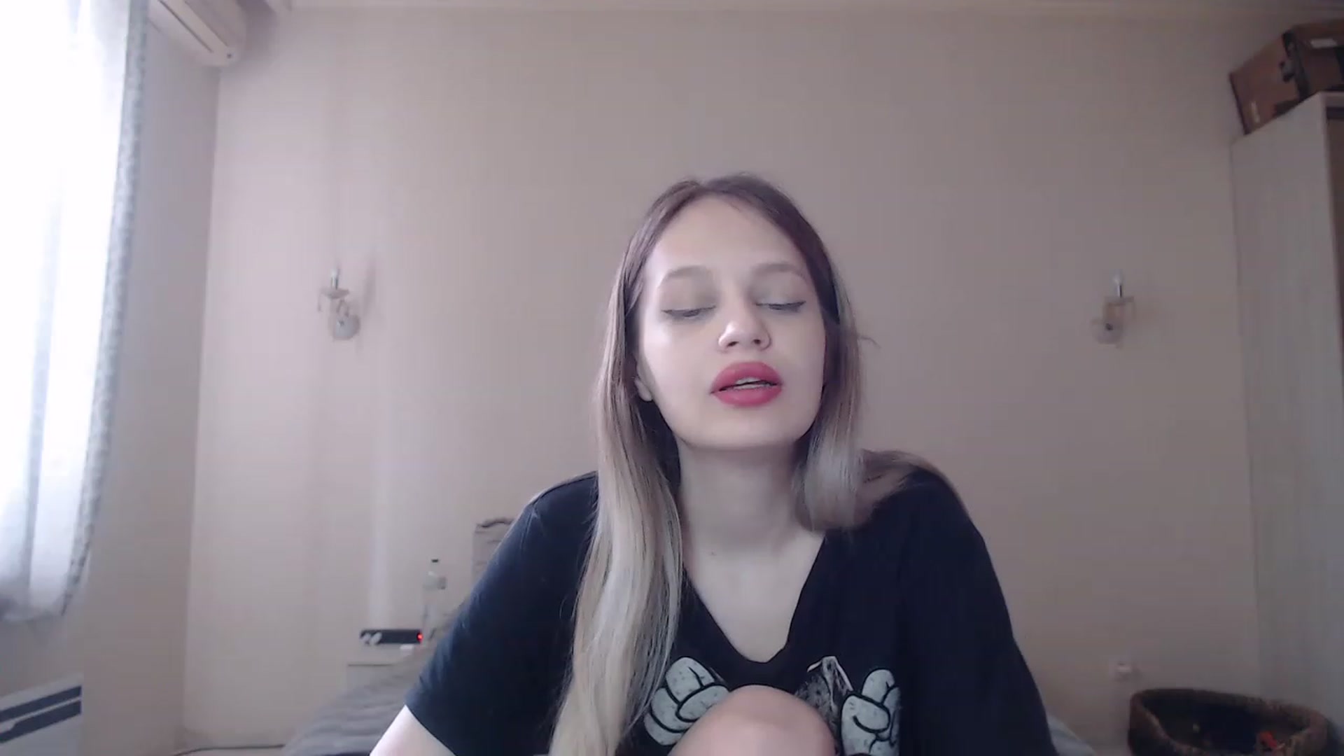 Gallery image thumbnail from Lola_vi's myfreecams stream on, 06/03/2023, 11:39 image 18 of 20