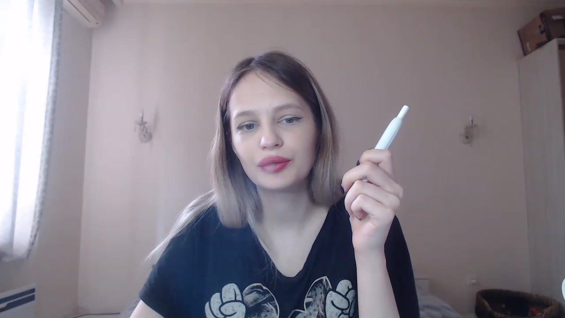 Gallery image thumbnail from Lola_vi's myfreecams stream on, 06/03/2023, 11:39 image 15 of 20