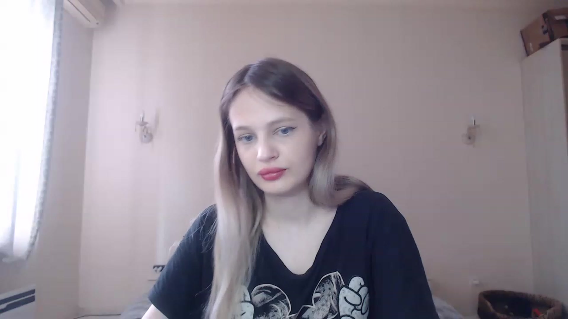 Gallery image thumbnail from Lola_vi's myfreecams stream on, 06/03/2023, 11:39 image 16 of 20