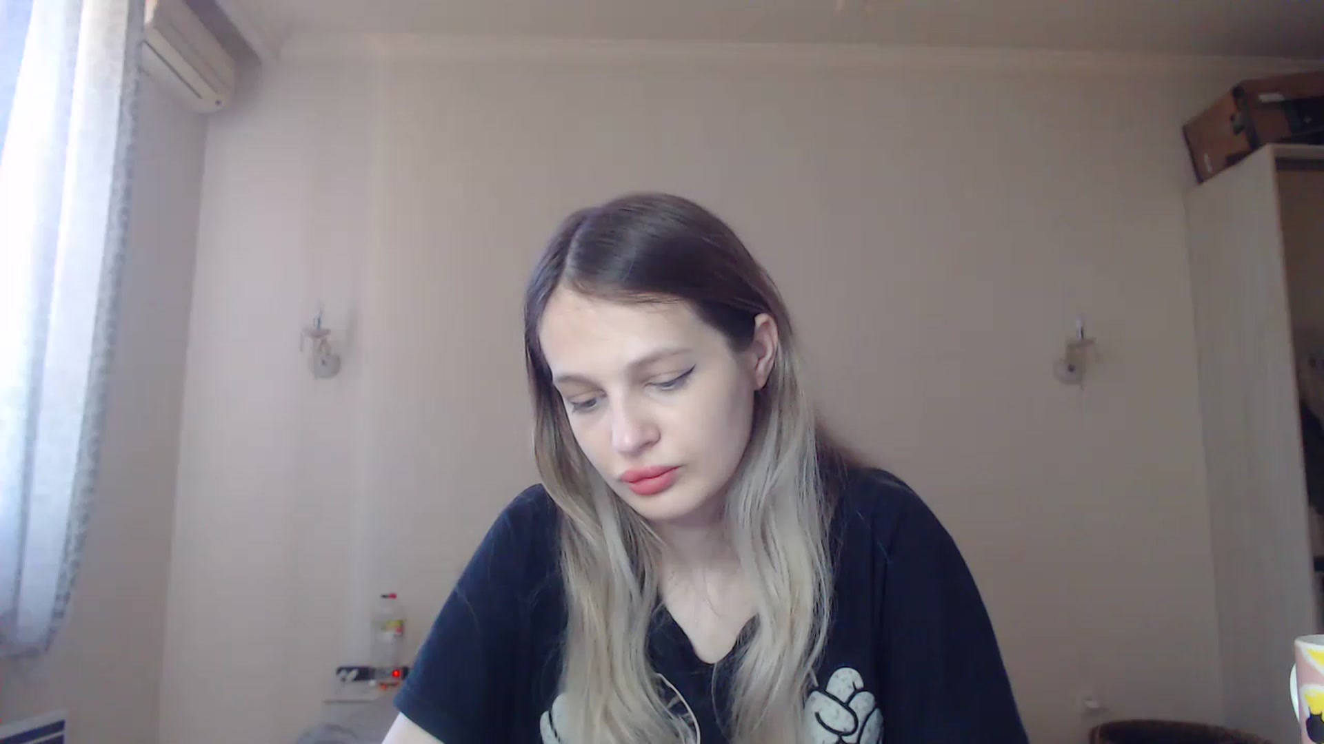 Gallery image thumbnail from Lola_vi's myfreecams stream on, 06/04/2023, 10:41 image 10 of 20