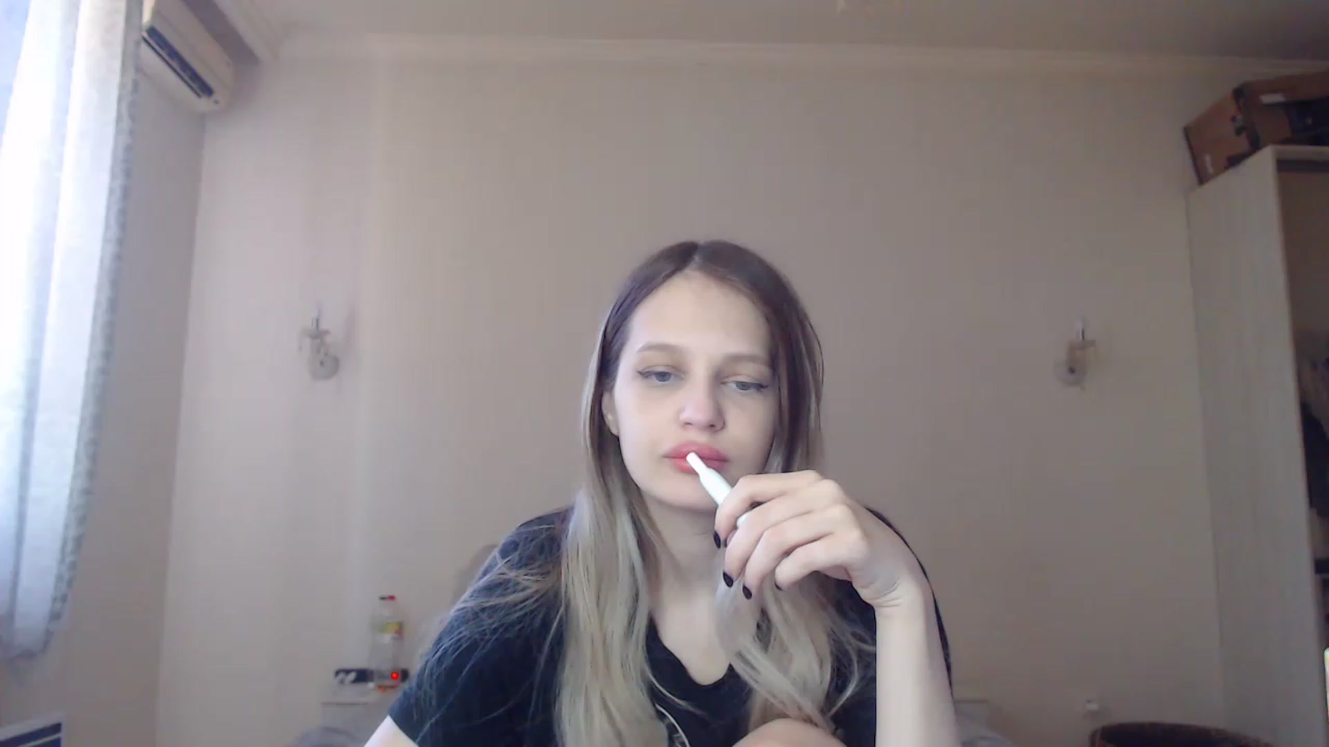 Gallery image thumbnail from Lola_vi's myfreecams stream on, 06/04/2023, 10:41 image 3 of 20
