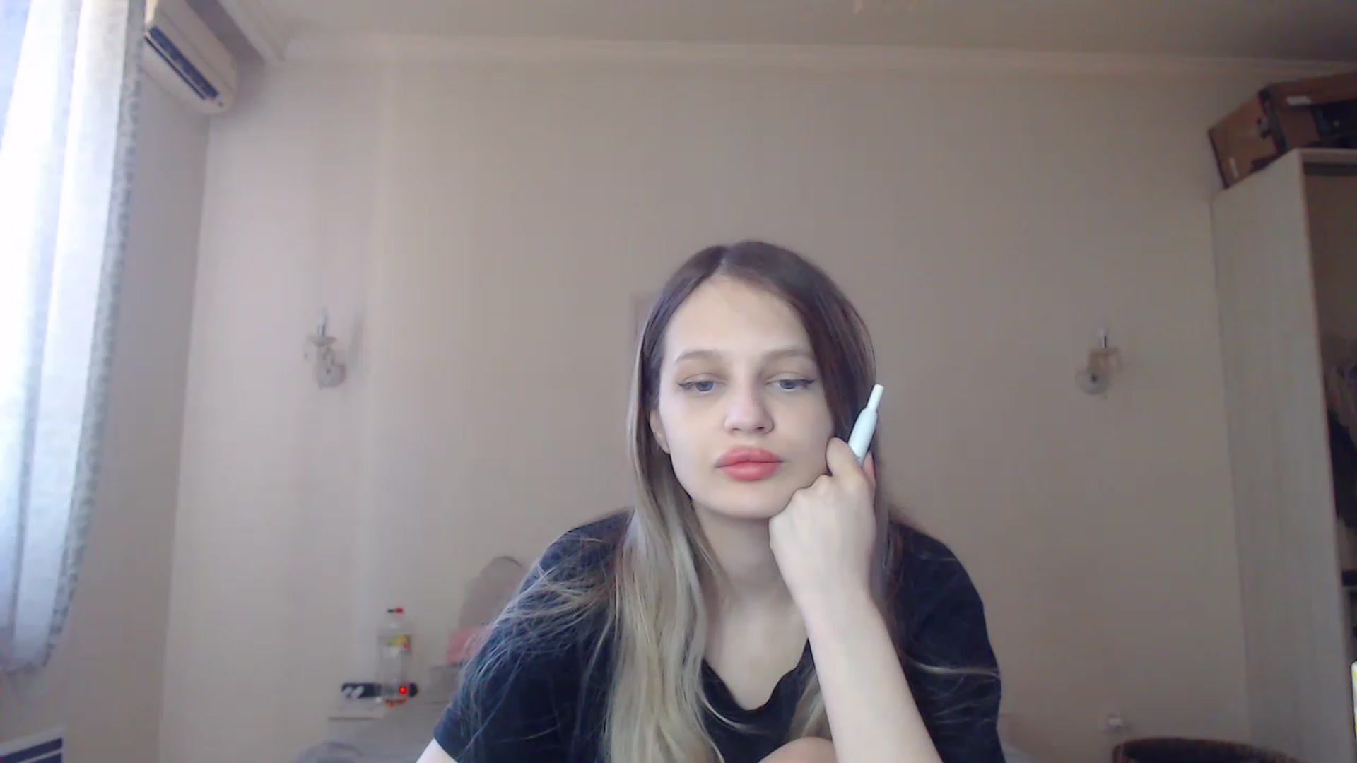 Gallery image thumbnail from Lola_vi's myfreecams stream on, 06/04/2023, 10:41 image 2 of 20