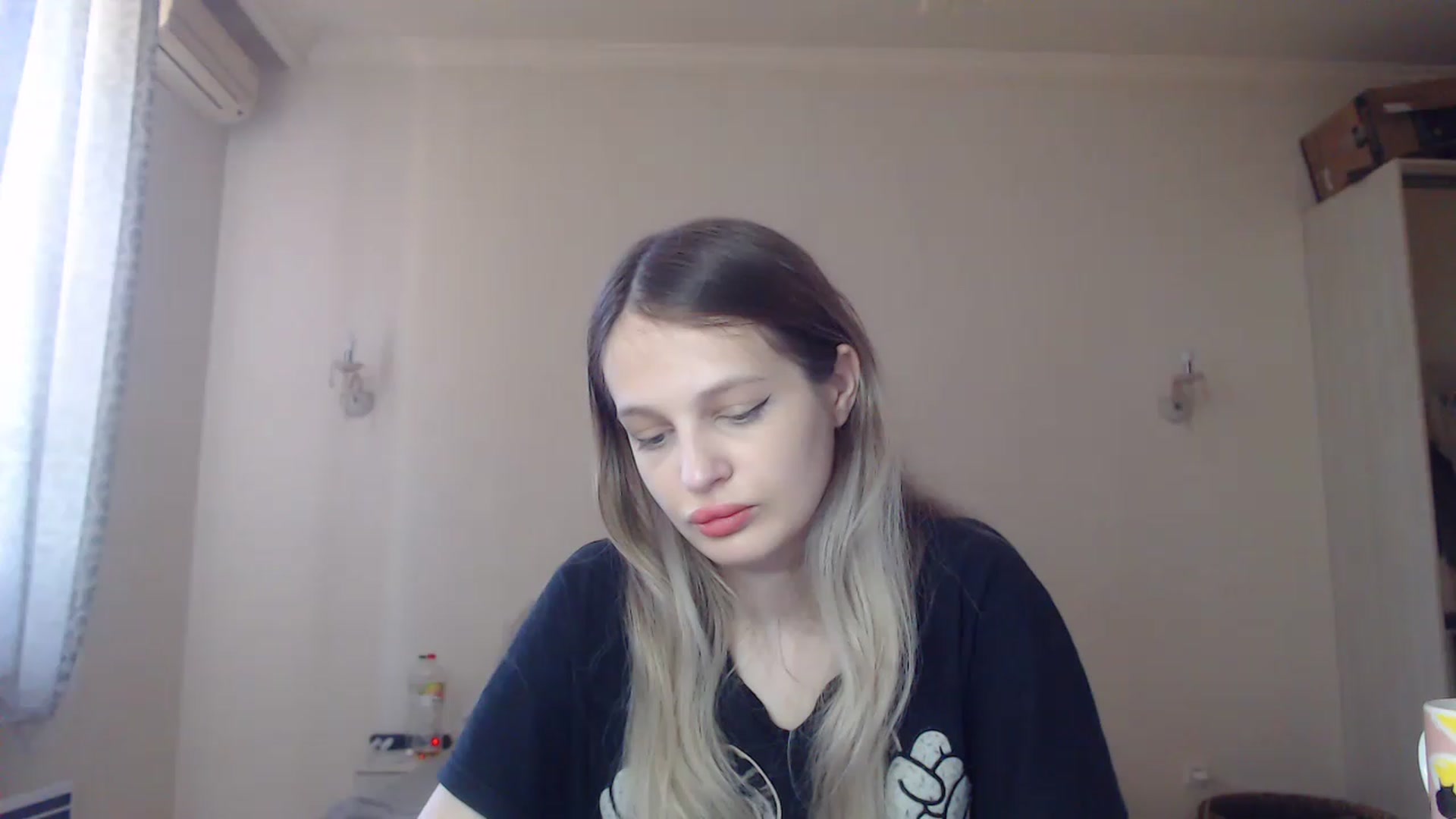 Gallery image thumbnail from Lola_vi's myfreecams stream on, 06/04/2023, 10:41 image 12 of 20