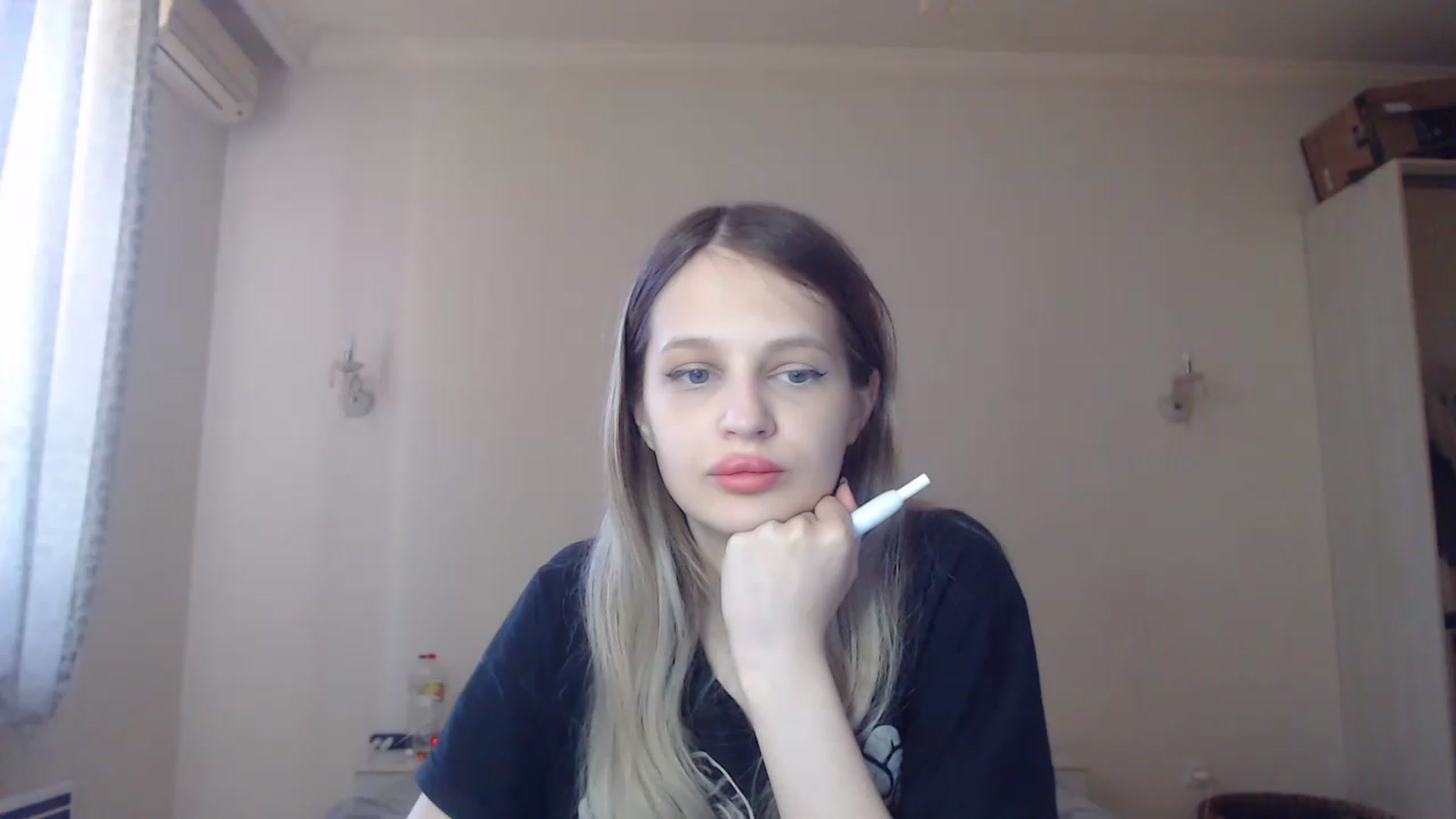 Gallery image thumbnail from Lola_vi's myfreecams stream on, 06/04/2023, 10:41 image 18 of 20