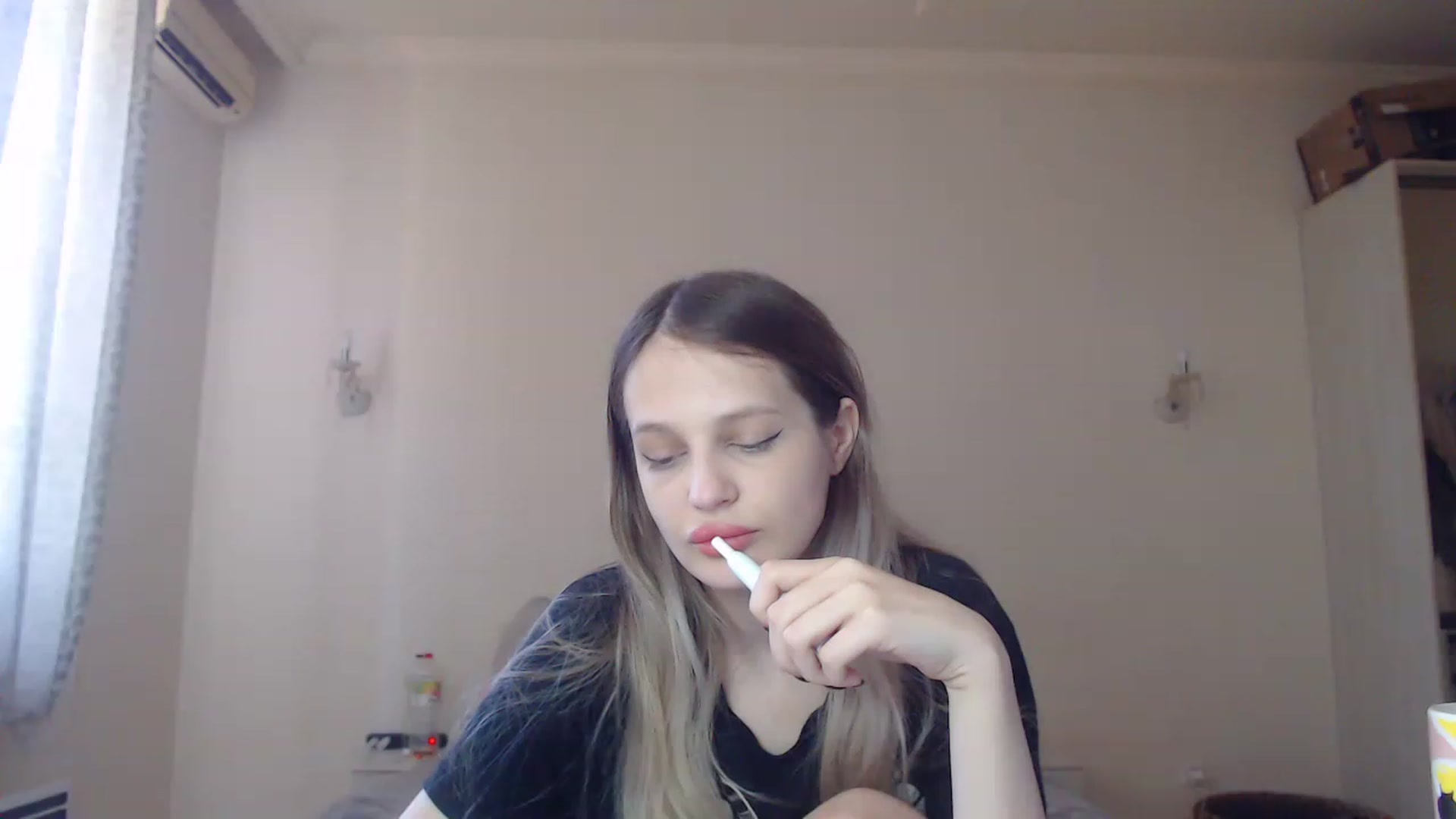 Gallery image thumbnail from Lola_vi's myfreecams stream on, 06/04/2023, 10:41 image 4 of 20