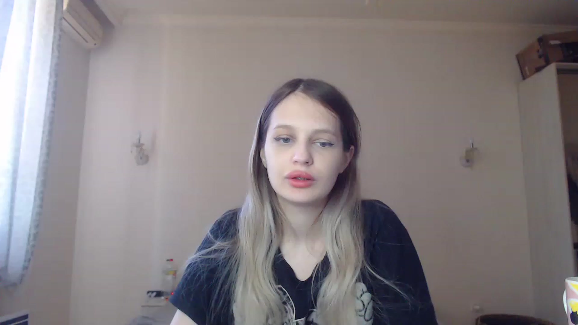 Gallery image thumbnail from Lola_vi's myfreecams stream on, 06/04/2023, 10:41 image 6 of 20