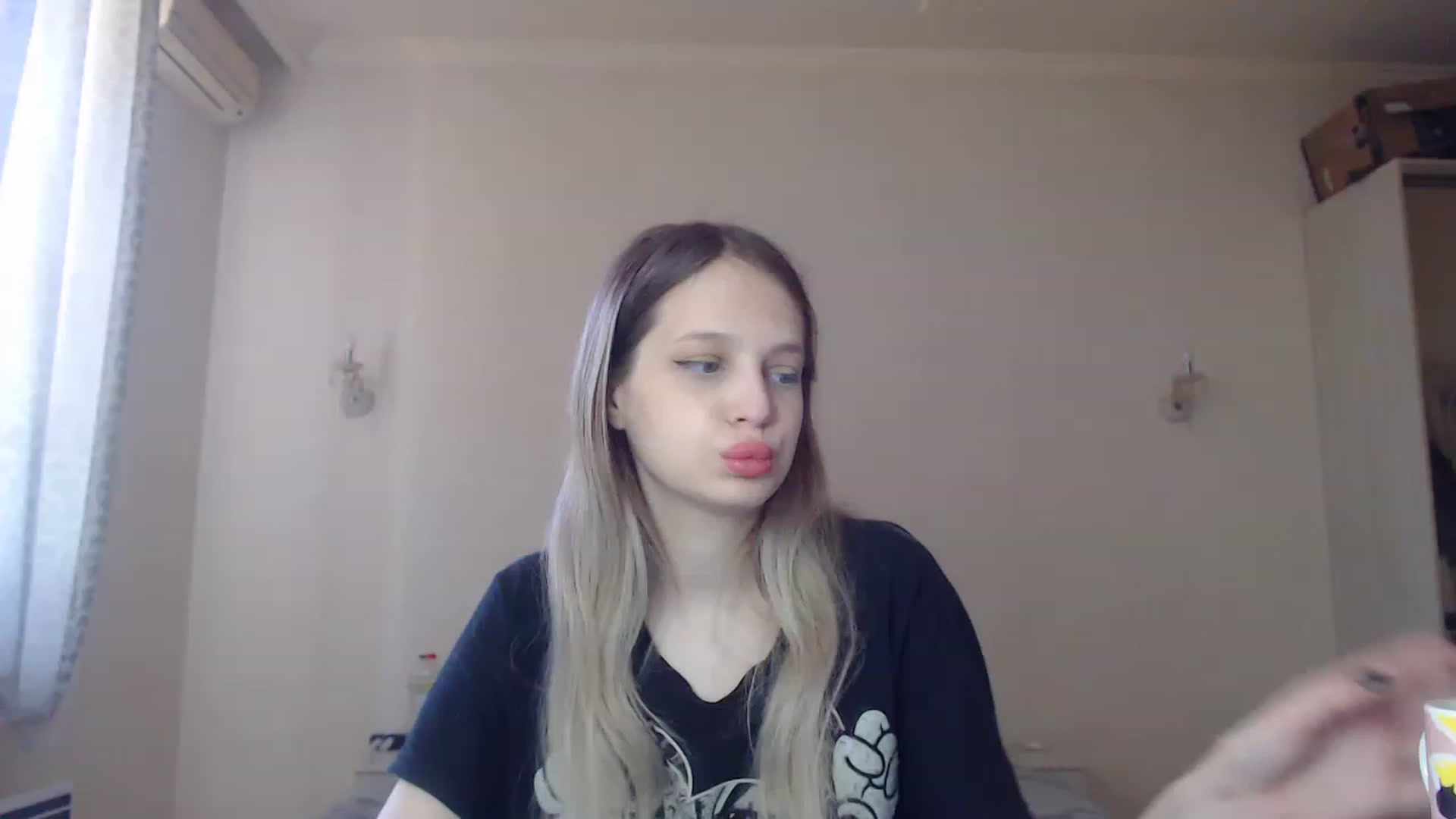 Gallery image thumbnail from Lola_vi's myfreecams stream on, 06/04/2023, 10:41 image 14 of 20