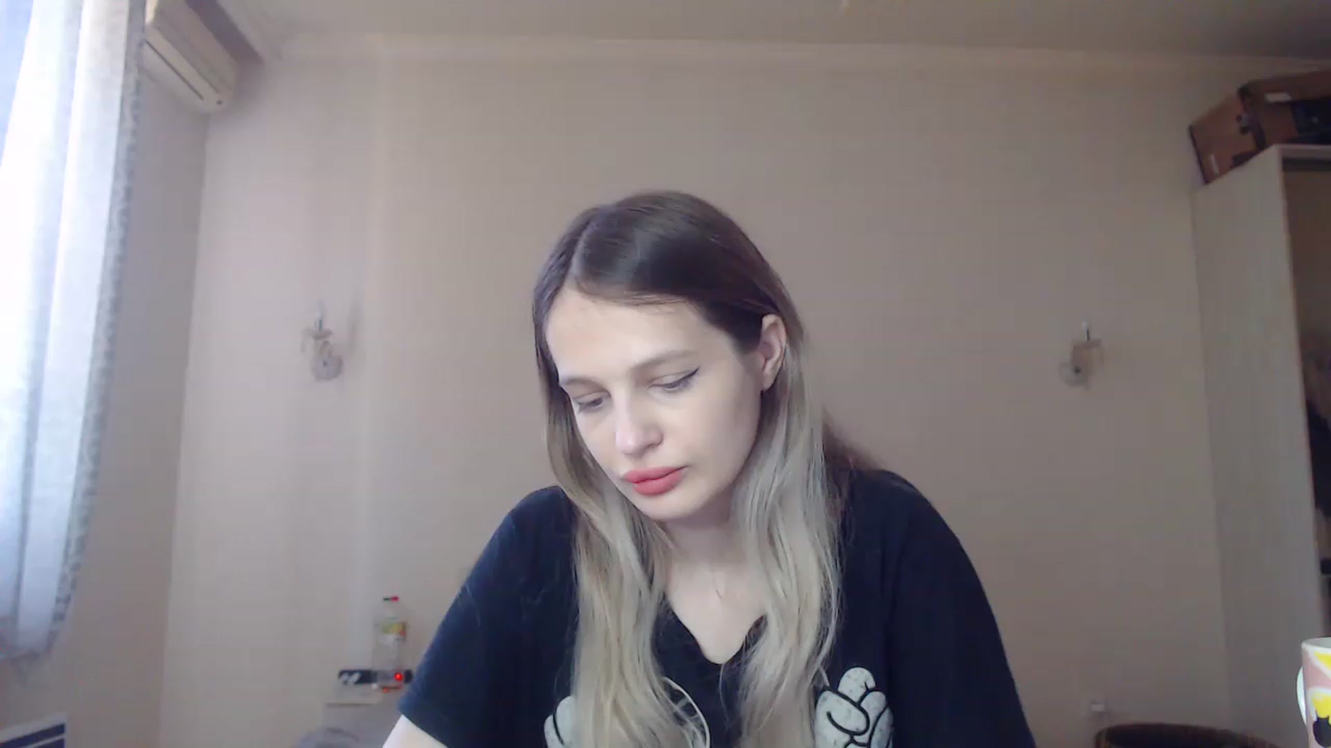Gallery image thumbnail from Lola_vi's myfreecams stream on, 06/04/2023, 10:41 image 7 of 20