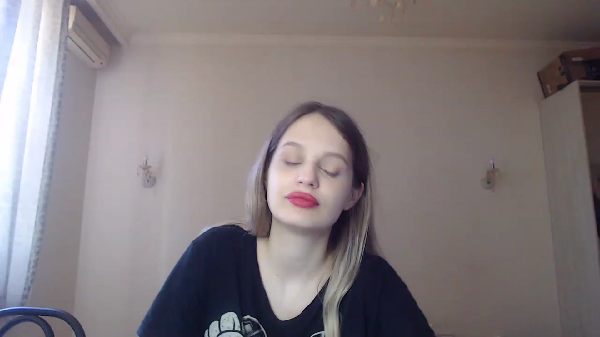 Gallery image thumbnail from Lola_vi's myfreecams stream on, 06/05/2023, 11:12 image 16 of 20