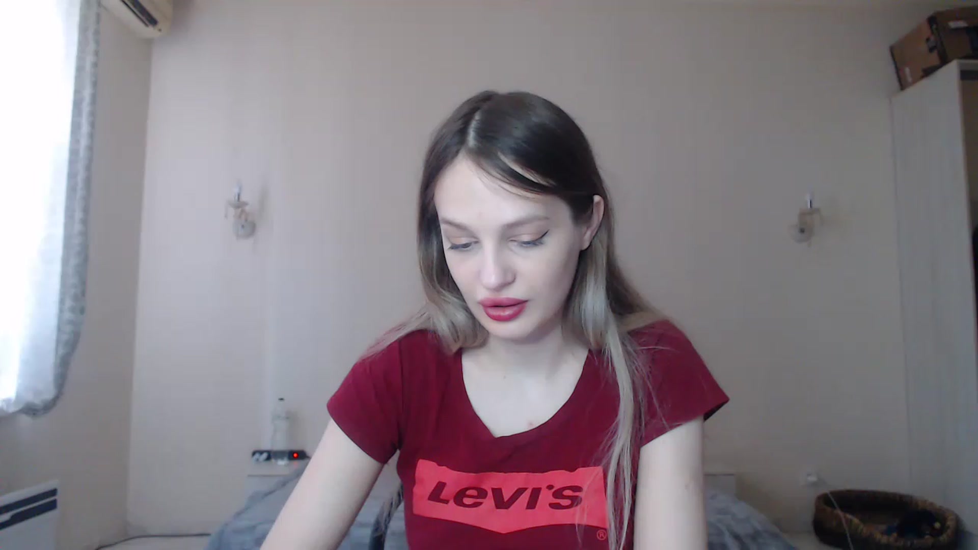 Gallery image thumbnail from Lola_vi's myfreecams stream on, 06/18/2023, 12:13 image 7 of 20