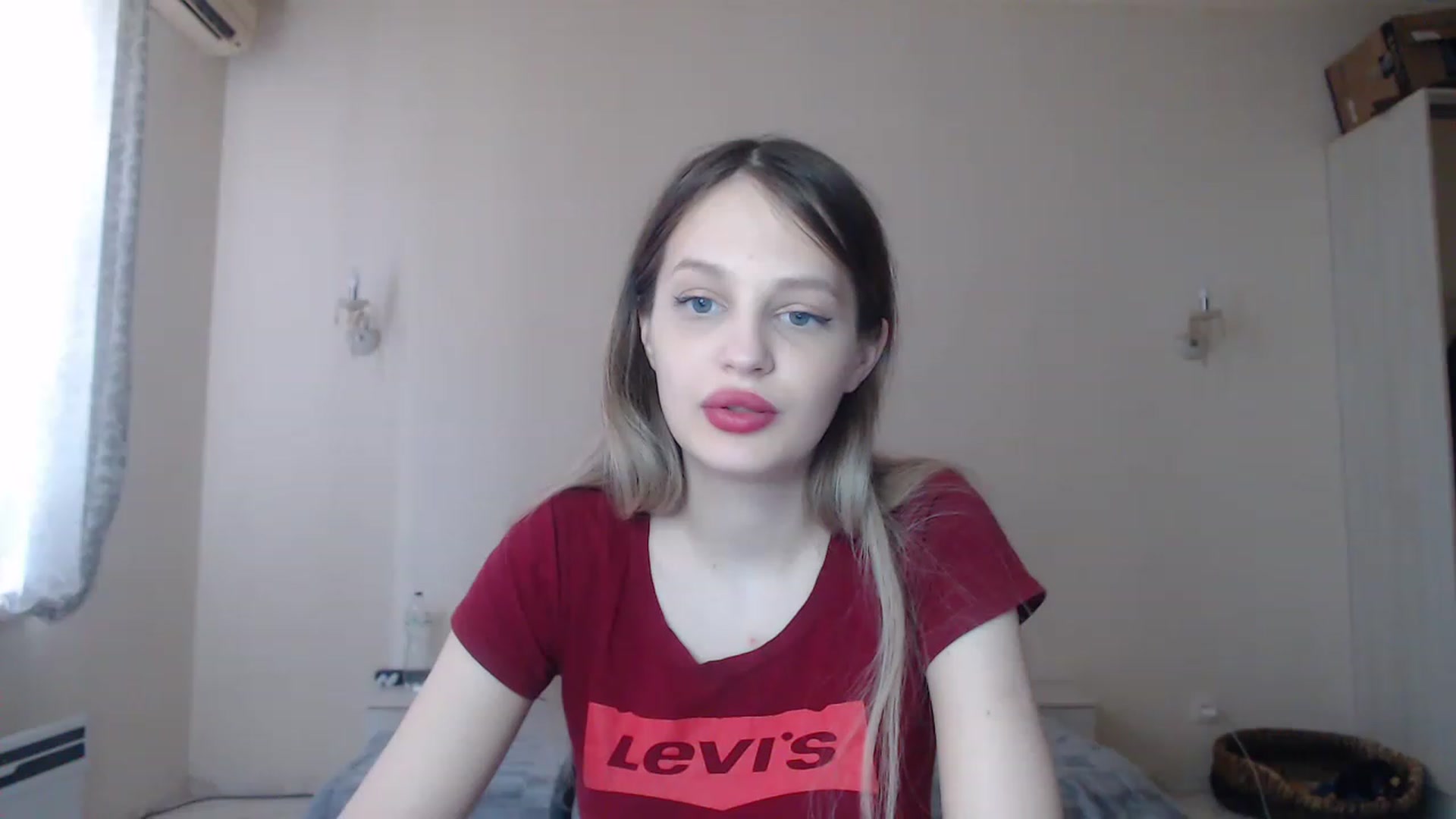 Gallery image thumbnail from Lola_vi's myfreecams stream on, 06/18/2023, 12:13 image 6 of 20