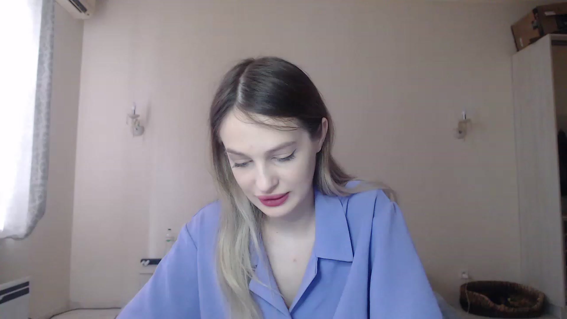 Gallery image thumbnail from Lola_vi's myfreecams stream on, 06/19/2023, 11:13 image 7 of 20