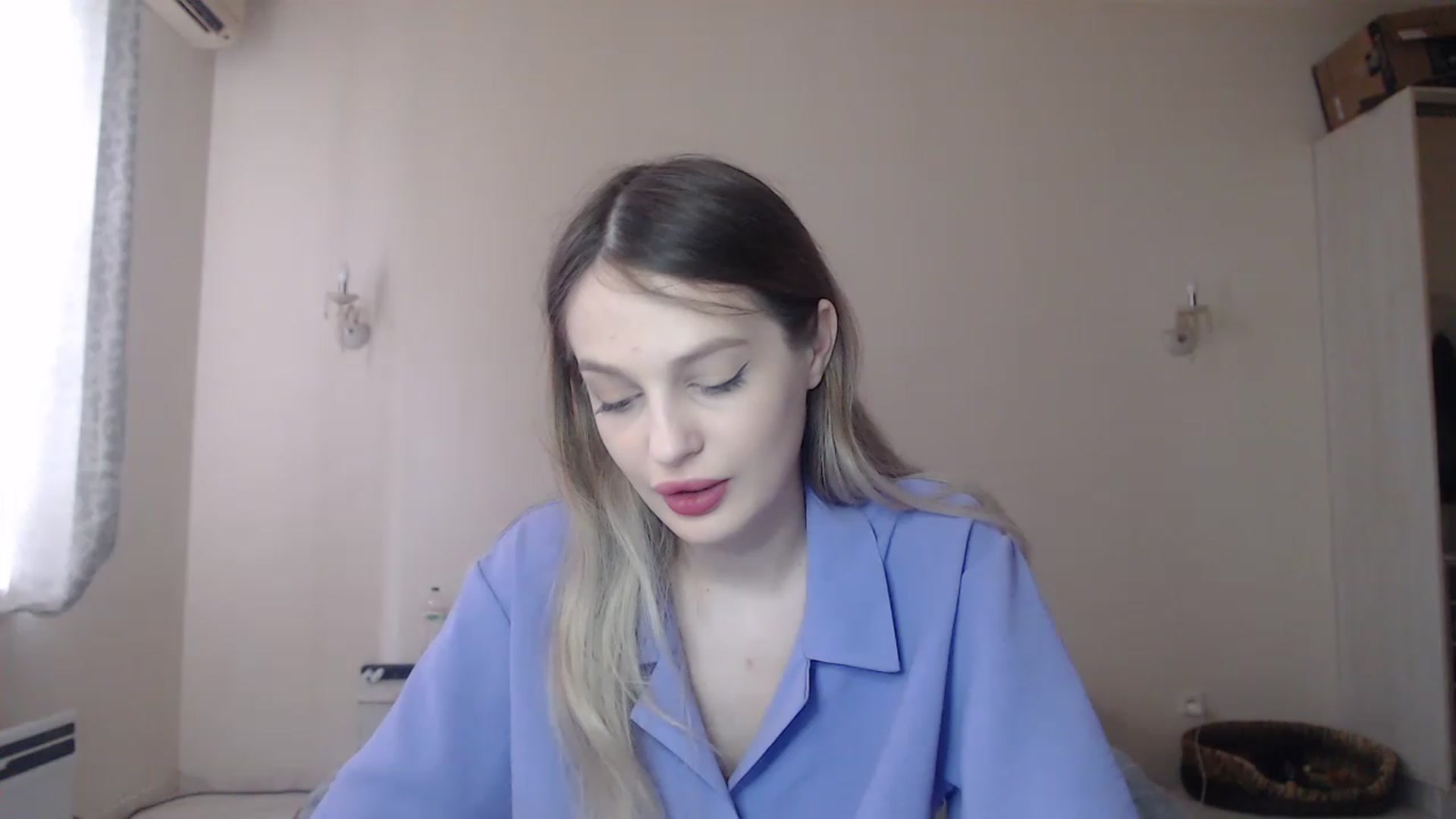 Gallery image thumbnail from Lola_vi's myfreecams stream on, 06/19/2023, 11:13 image 8 of 20