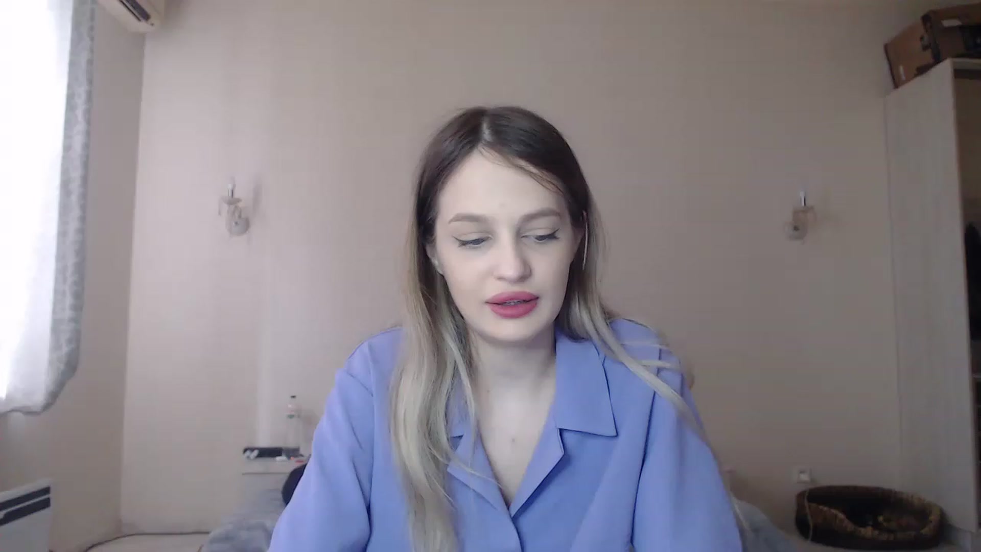 Gallery image thumbnail from Lola_vi's myfreecams stream on, 06/19/2023, 11:13 image 12 of 20