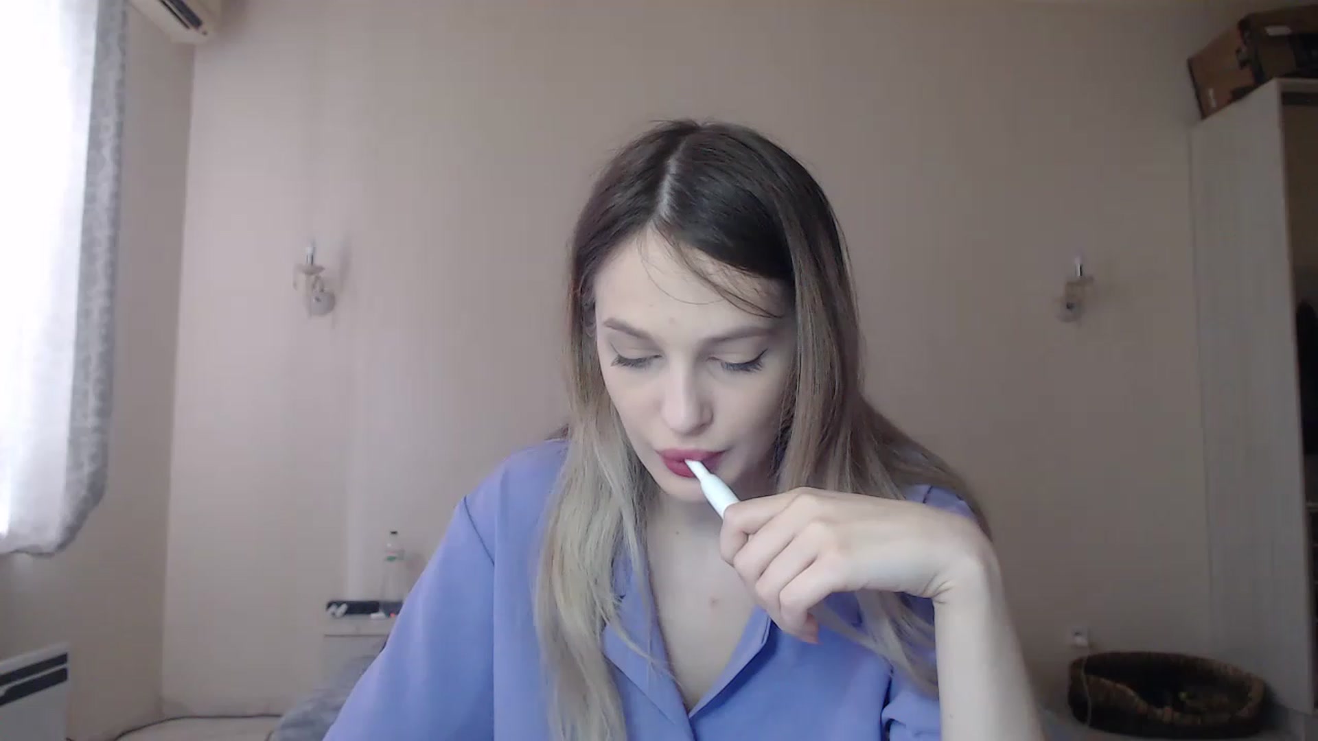 Gallery image thumbnail from Lola_vi's myfreecams stream on, 06/19/2023, 11:13 image 4 of 20