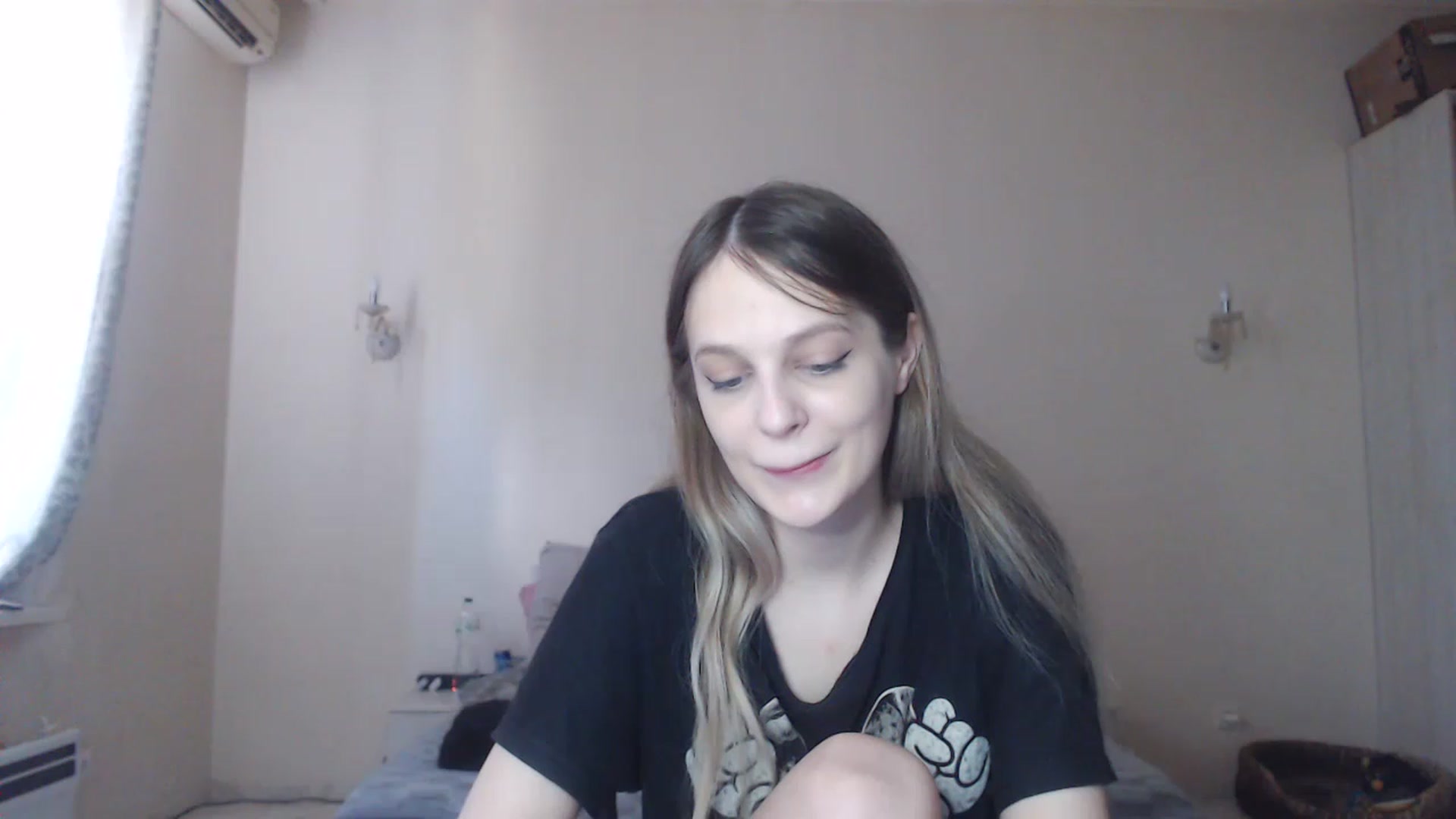 Gallery image thumbnail from Lola_vi's myfreecams stream on, 07/16/2023, 12:36 image 10 of 20