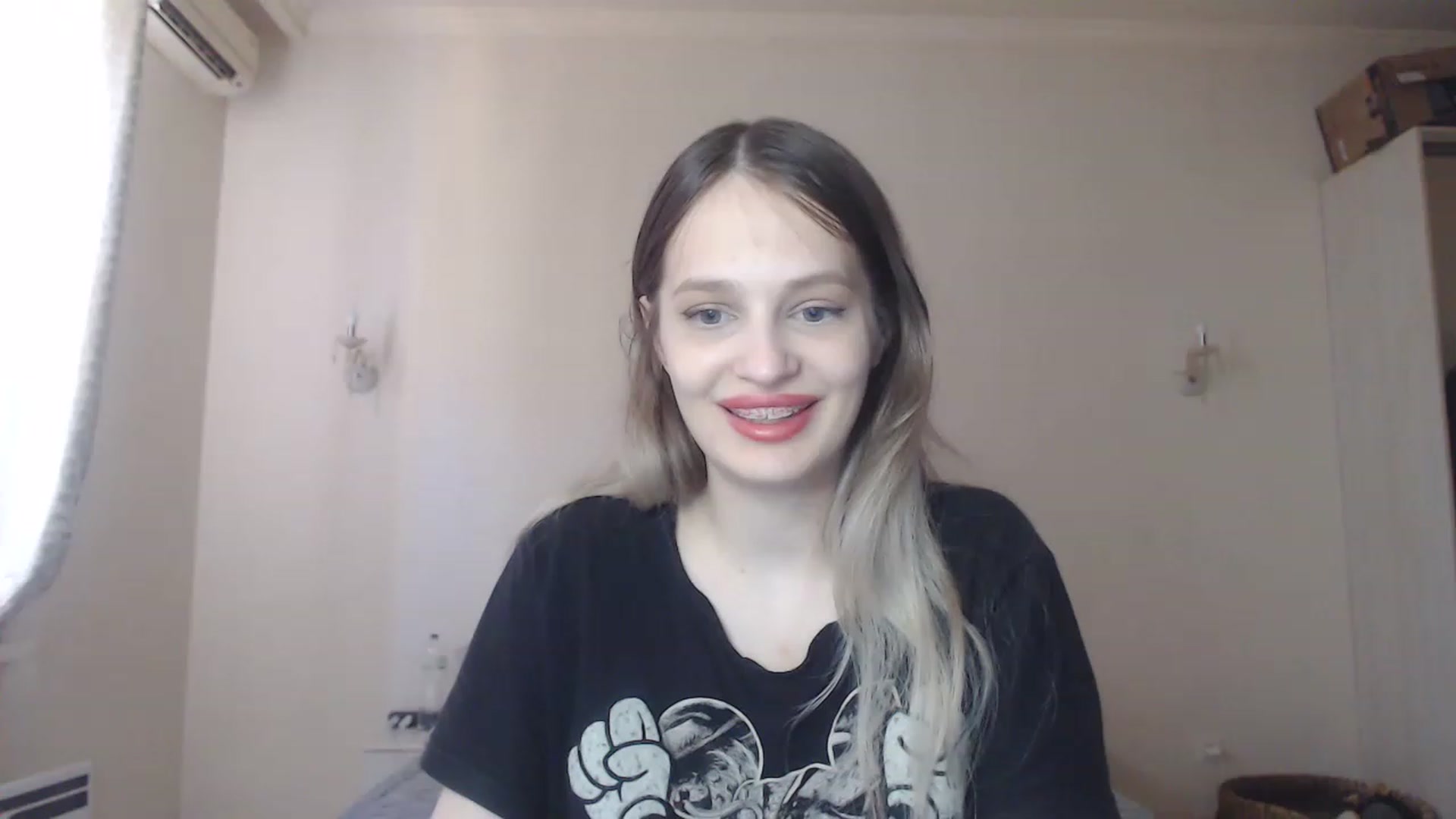 Gallery image thumbnail from Lola_vi's myfreecams stream on, 07/28/2023, 11:19 image 3 of 20