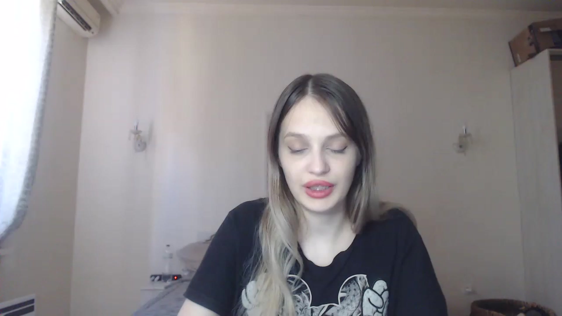 Gallery image thumbnail from Lola_vi's myfreecams stream on, 07/28/2023, 11:19 image 18 of 20