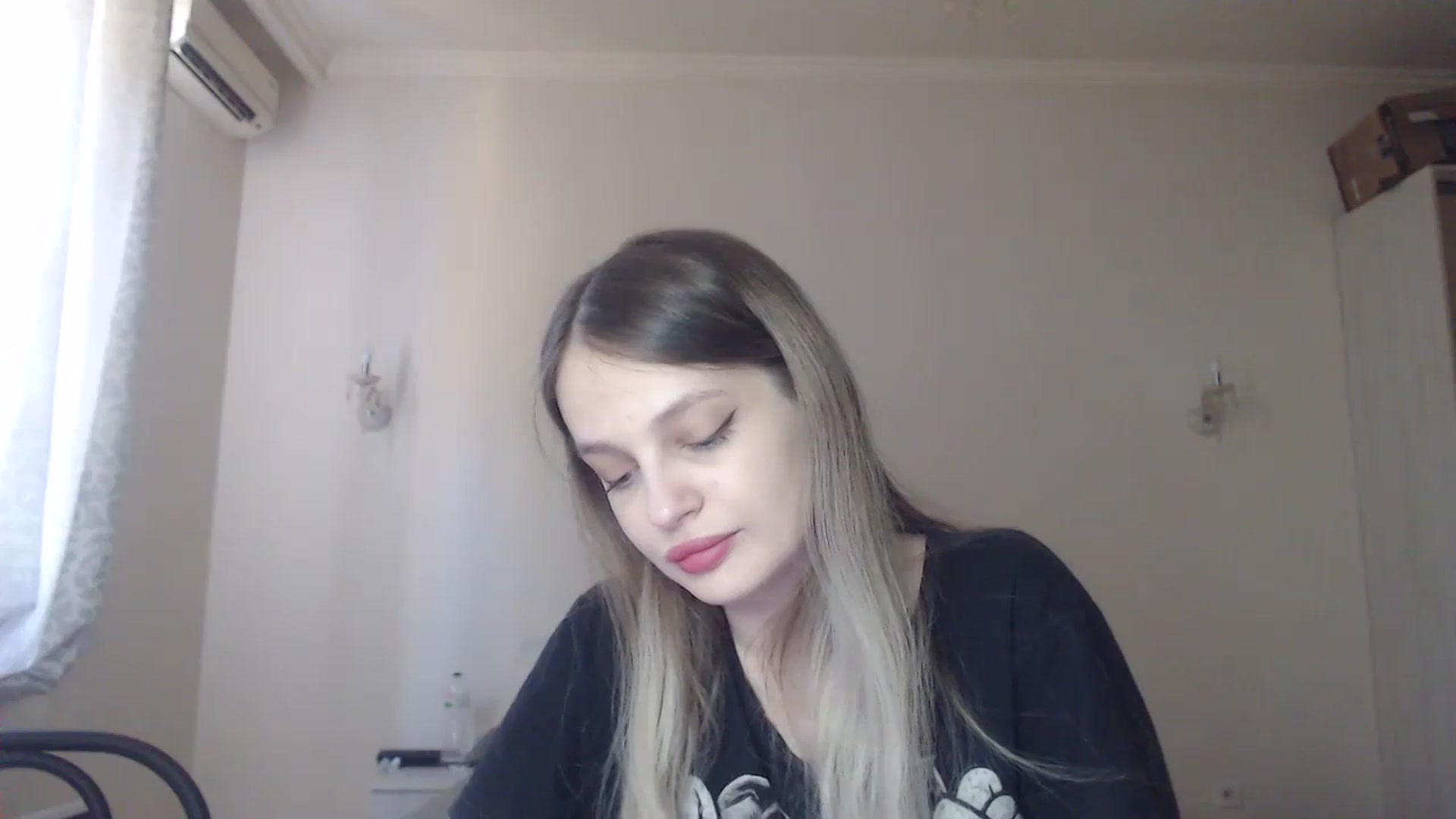 Gallery image thumbnail from Lola_vi's myfreecams stream on, 08/06/2023, 11:11 image 18 of 20