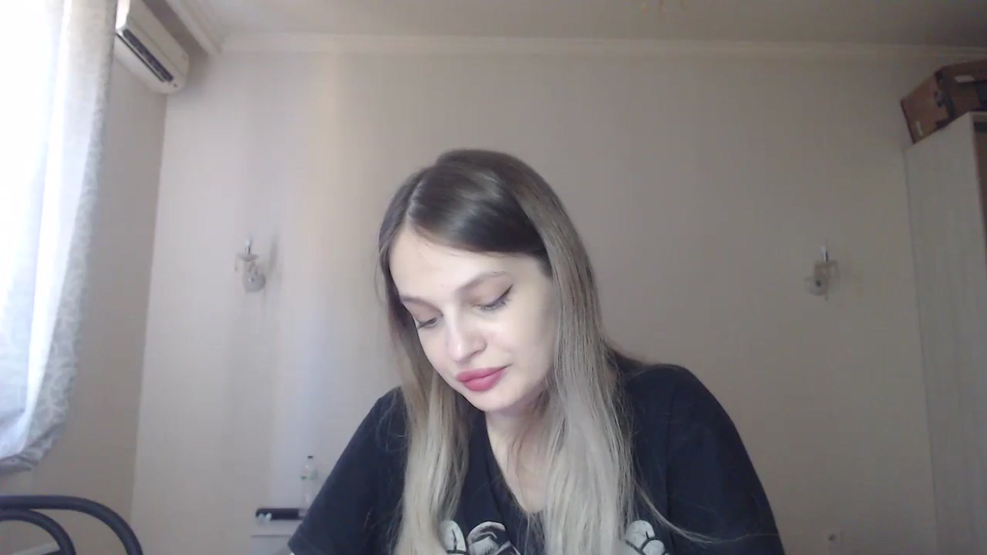 Gallery image thumbnail from Lola_vi's myfreecams stream on, 08/06/2023, 11:11 image 19 of 20