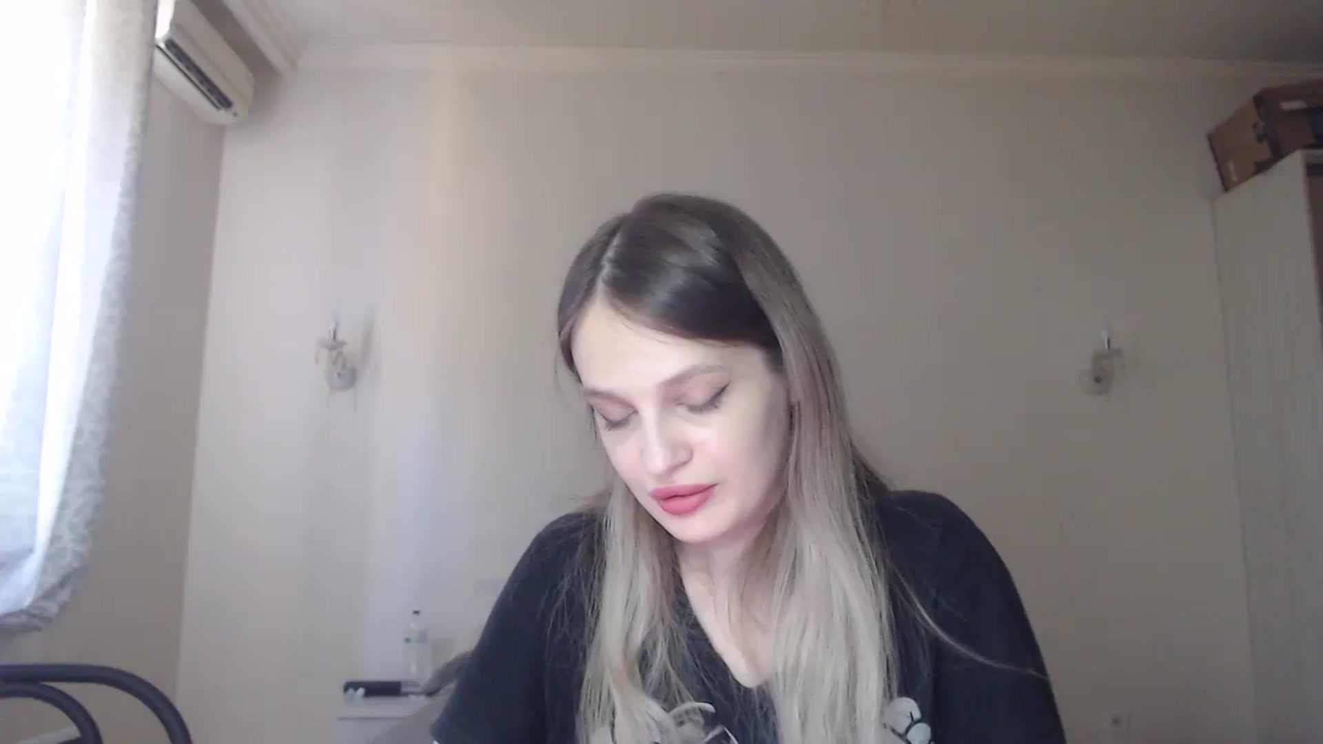 Gallery image thumbnail from Lola_vi's myfreecams stream on, 08/06/2023, 11:11 image 13 of 20