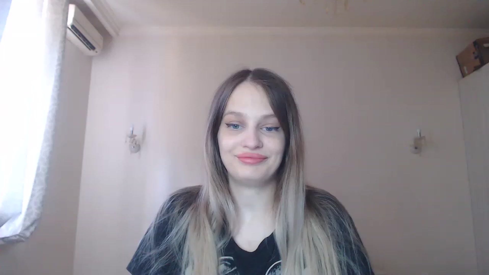 Gallery image thumbnail from Lola_vi's myfreecams stream on, 08/07/2023, 11:24 image 18 of 20