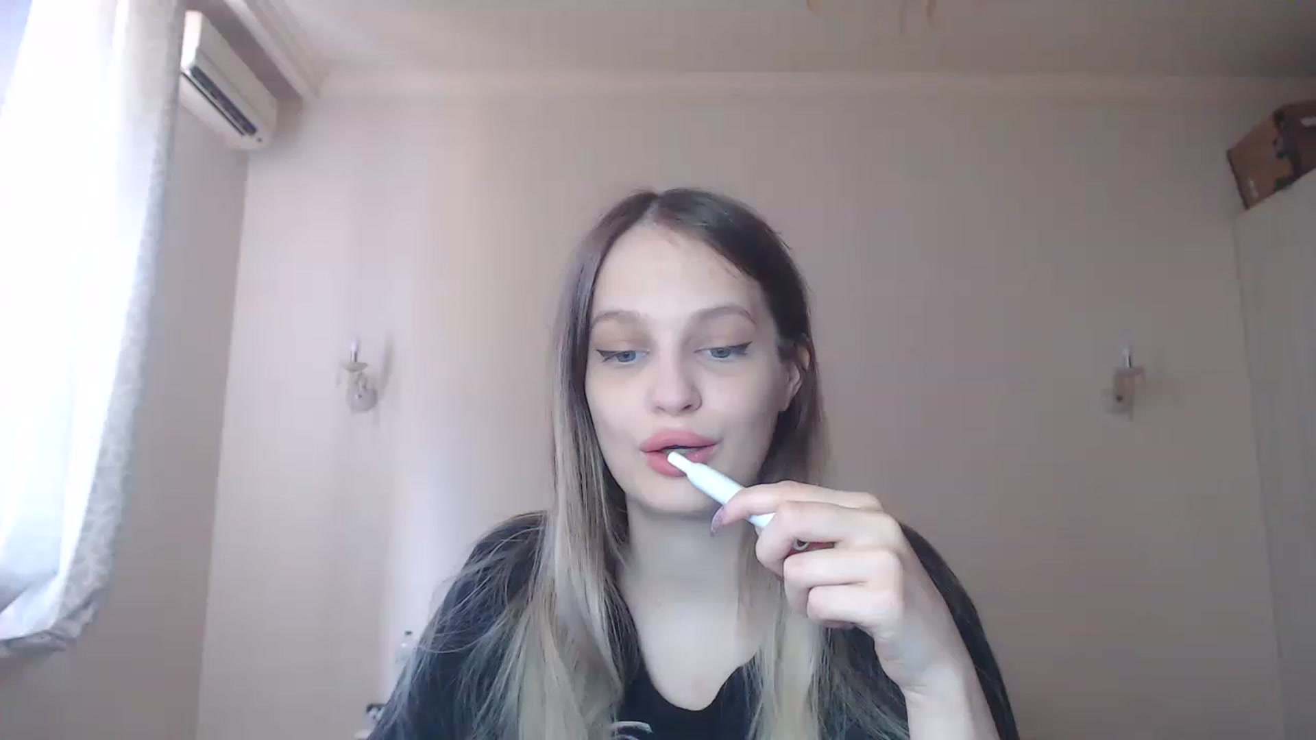 Gallery image thumbnail from Lola_vi's myfreecams stream on, 08/07/2023, 11:24 image 19 of 20
