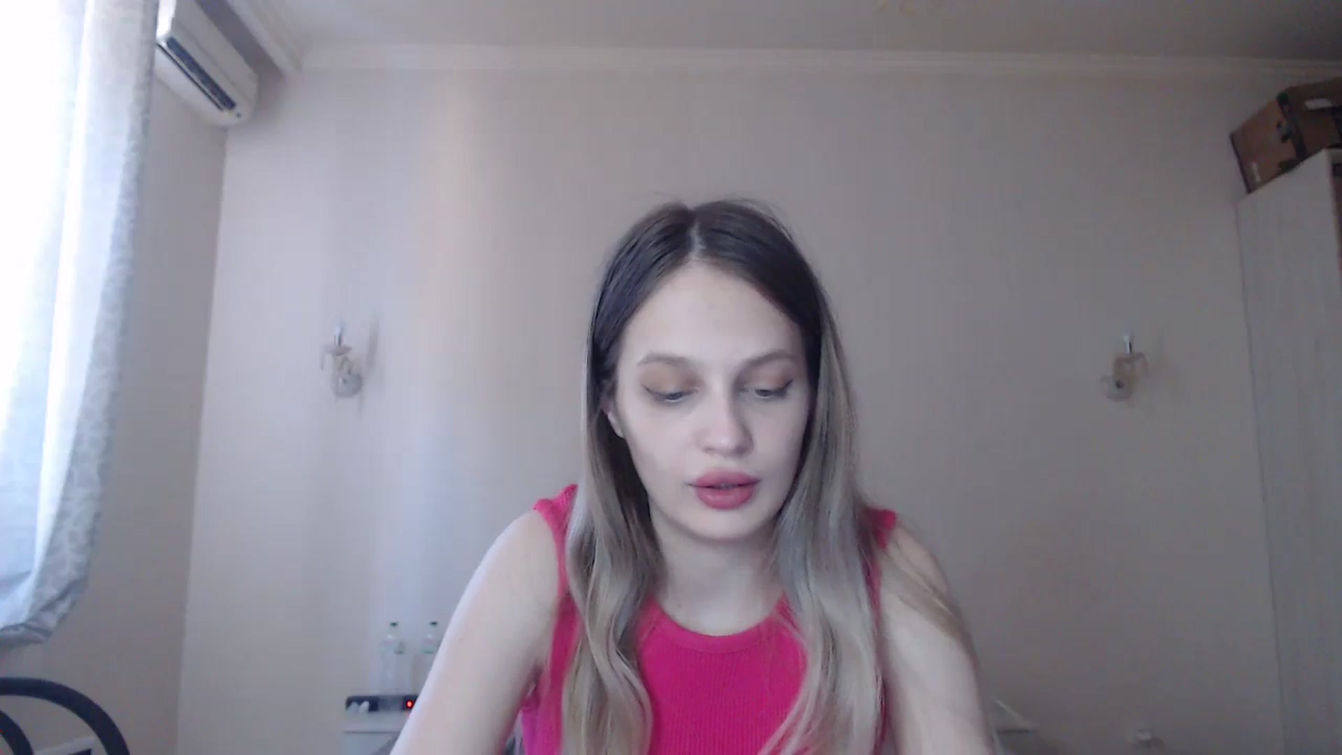 Gallery image thumbnail from Lola_vi's myfreecams stream on, 08/14/2023, 11:45 image 18 of 20