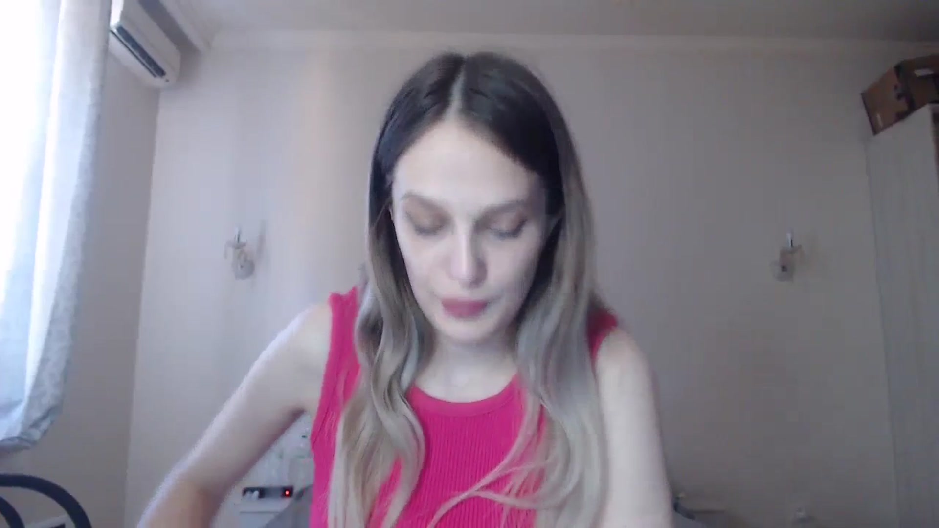 Gallery image thumbnail from Lola_vi's myfreecams stream on, 08/14/2023, 11:45 image 10 of 20