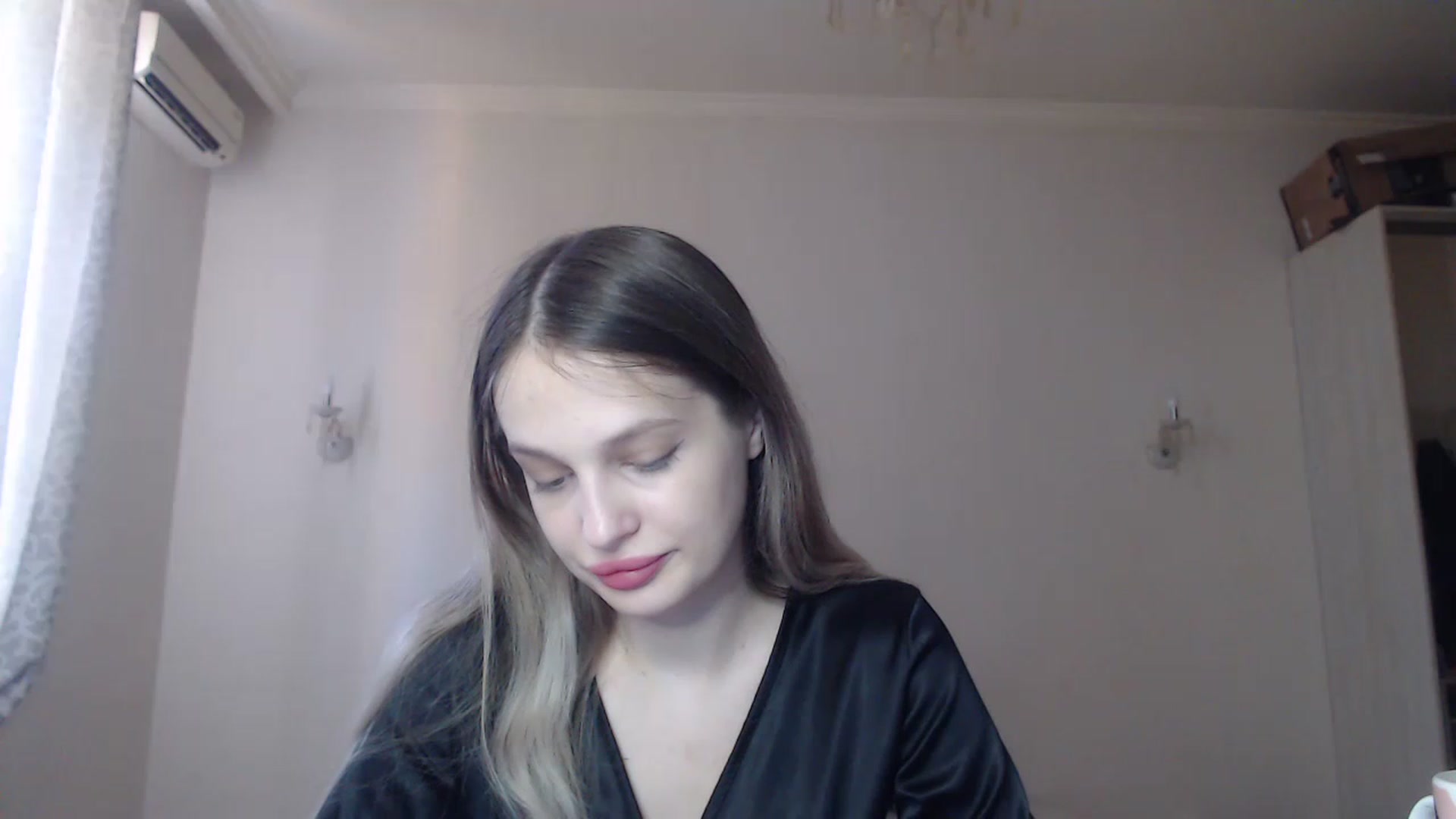 Gallery image thumbnail from Lola_vi's myfreecams stream on, 08/17/2023, 10:38 image 7 of 20