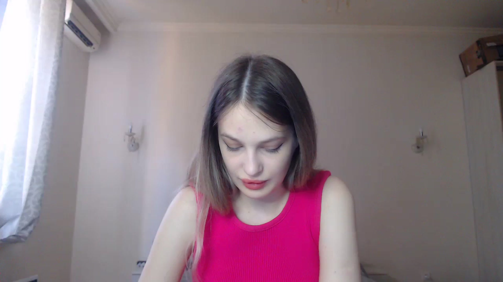 Gallery image thumbnail from Lola_vi's myfreecams stream on, 08/20/2023, 10:43 image 3 of 20