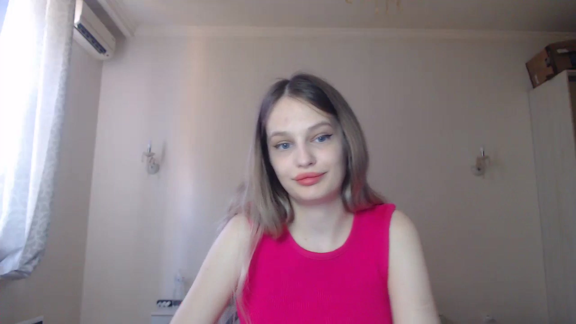 Gallery image thumbnail from Lola_vi's myfreecams stream on, 08/20/2023, 10:43 image 6 of 20