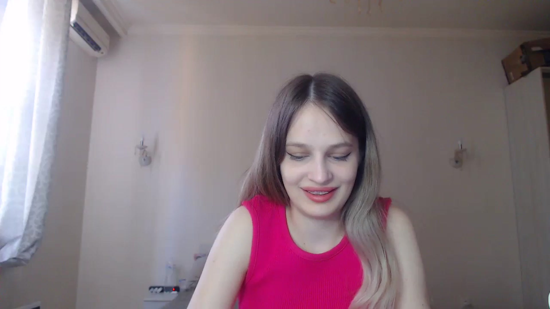 Gallery image thumbnail from Lola_vi's myfreecams stream on, 08/20/2023, 11:32 image 12 of 20