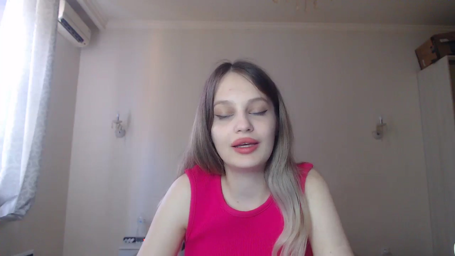 Gallery image thumbnail from Lola_vi's myfreecams stream on, 08/20/2023, 11:32 image 13 of 20