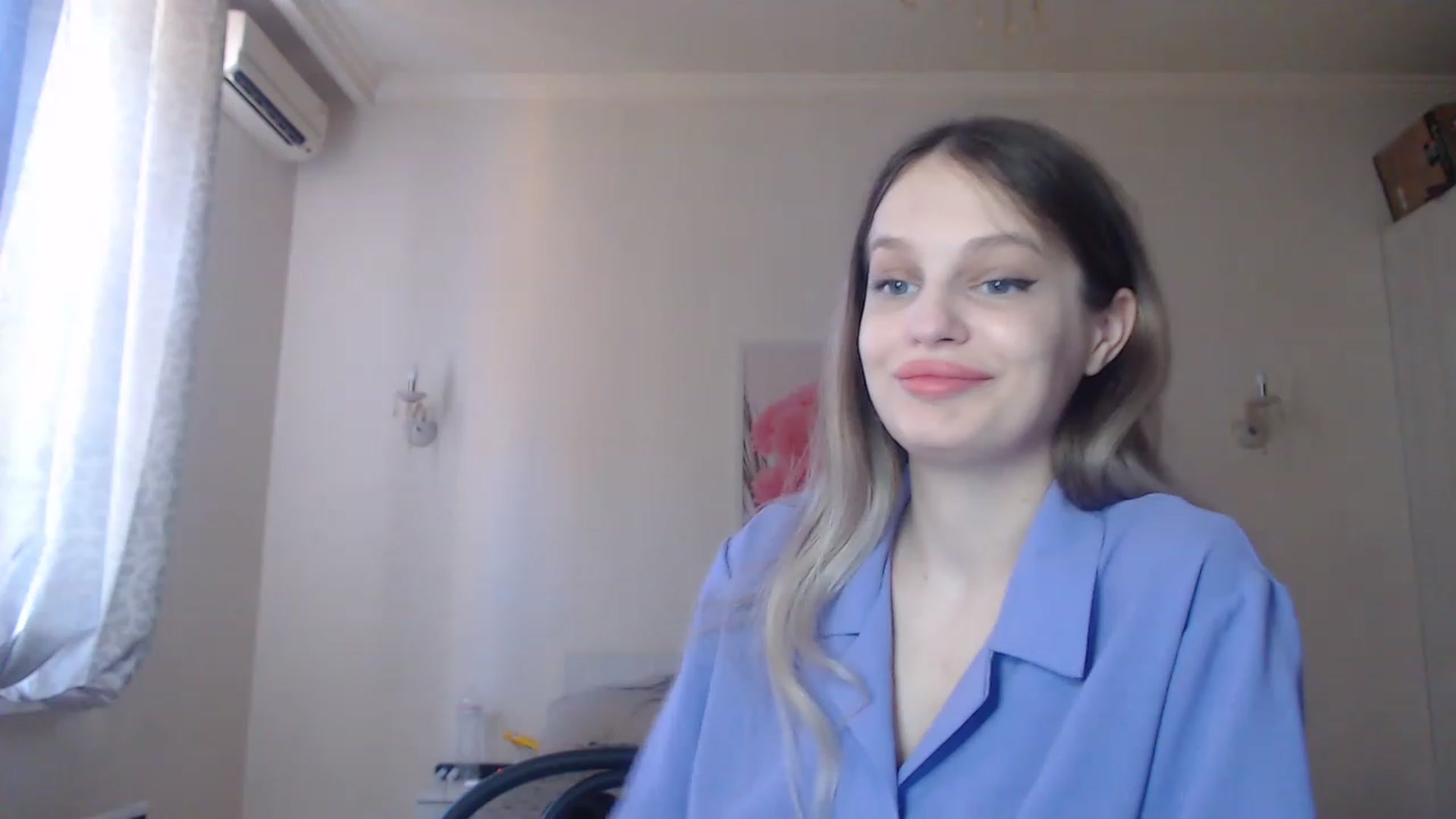 Gallery image thumbnail from Lola_vi's myfreecams stream on, 08/21/2023, 11:33 image 8 of 20