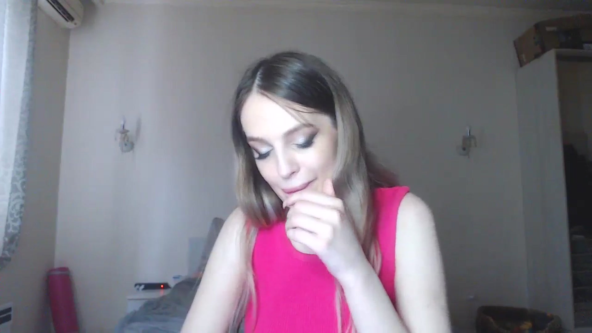 Gallery image thumbnail from Lola_vi's myfreecams stream on, 08/24/2023, 13:02 image 6 of 20