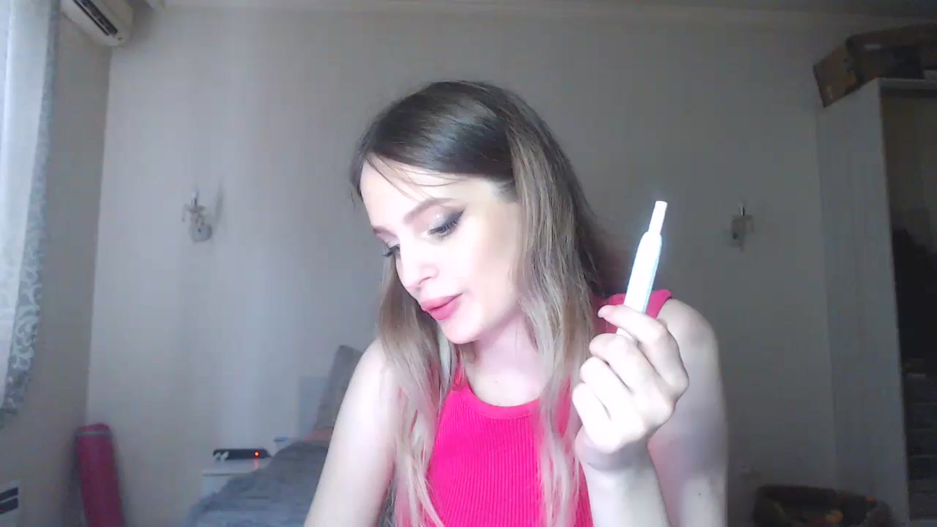 Gallery image thumbnail from Lola_vi's myfreecams stream on, 08/24/2023, 13:02 image 17 of 20