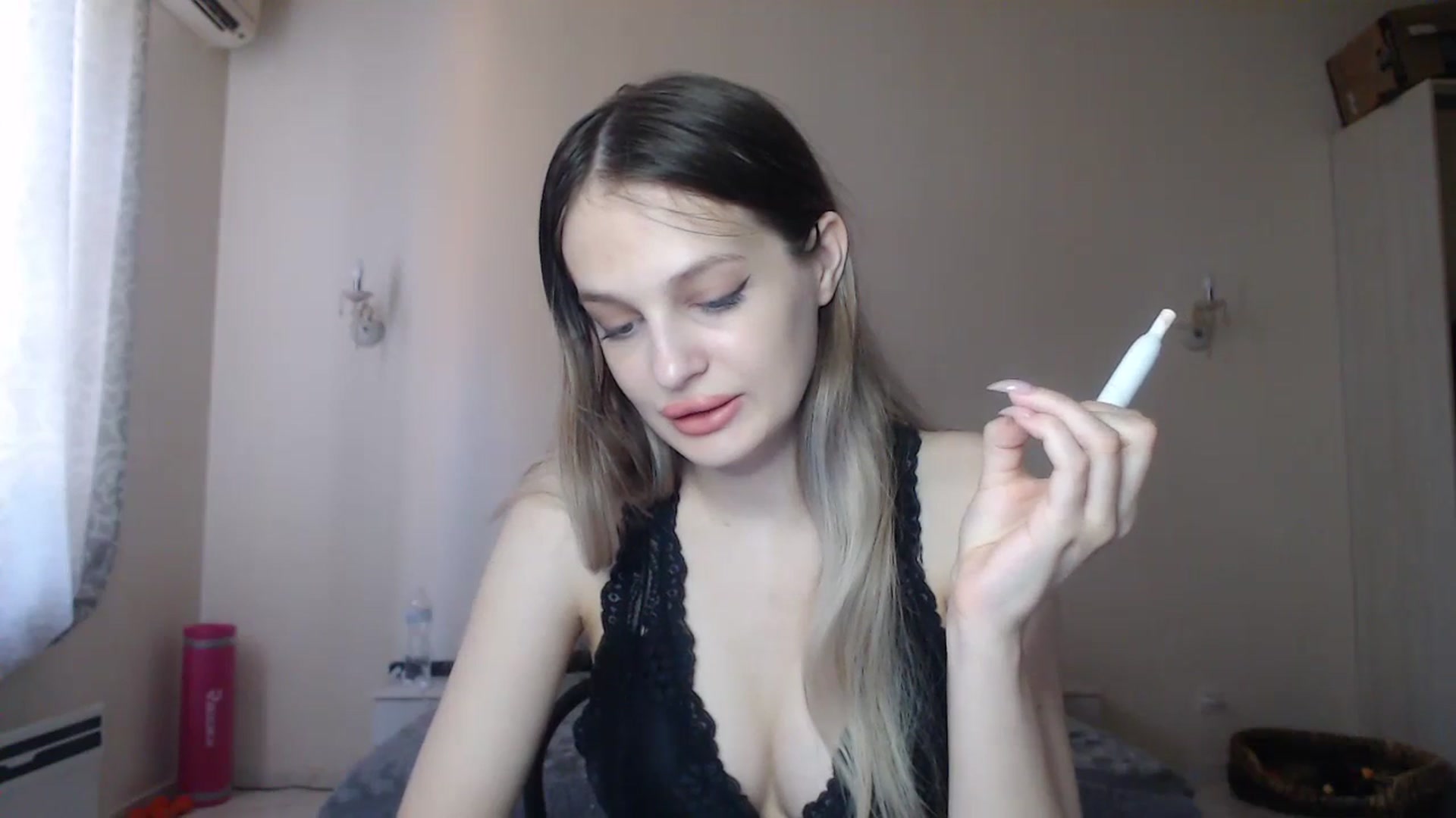 Gallery image thumbnail from Lola_vi's myfreecams stream on, 08/28/2023, 10:55 image 17 of 20