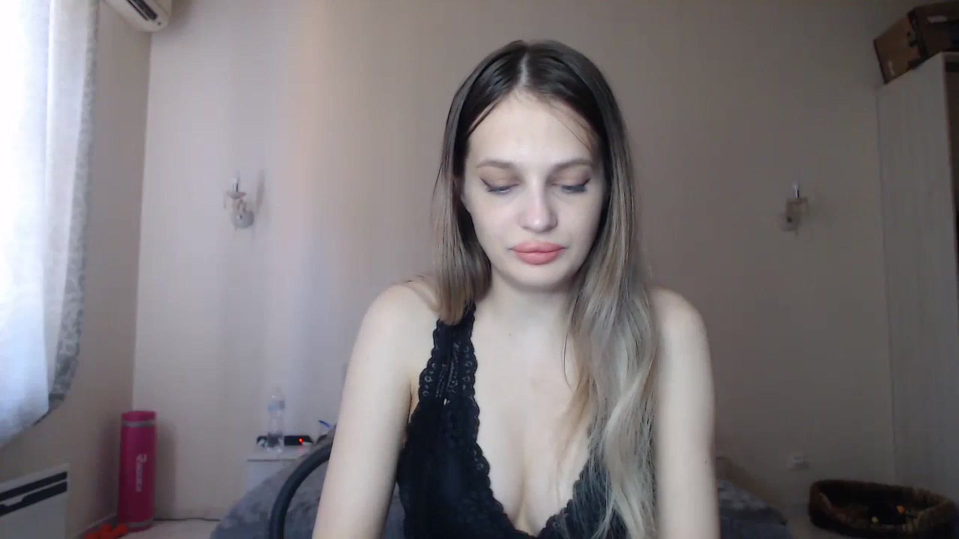 Gallery image thumbnail from Lola_vi's myfreecams stream on, 08/28/2023, 10:55 image 3 of 20