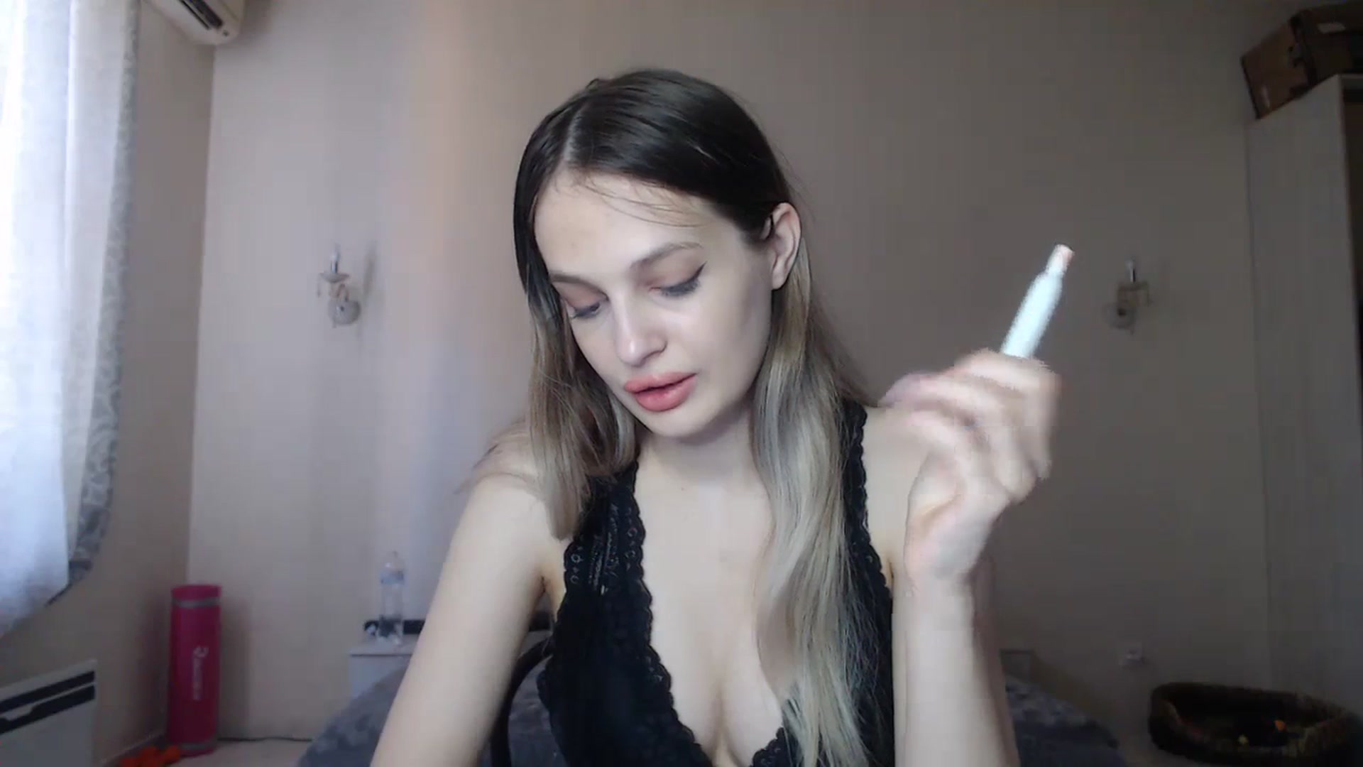 Gallery image thumbnail from Lola_vi's myfreecams stream on, 08/28/2023, 10:55 image 18 of 20